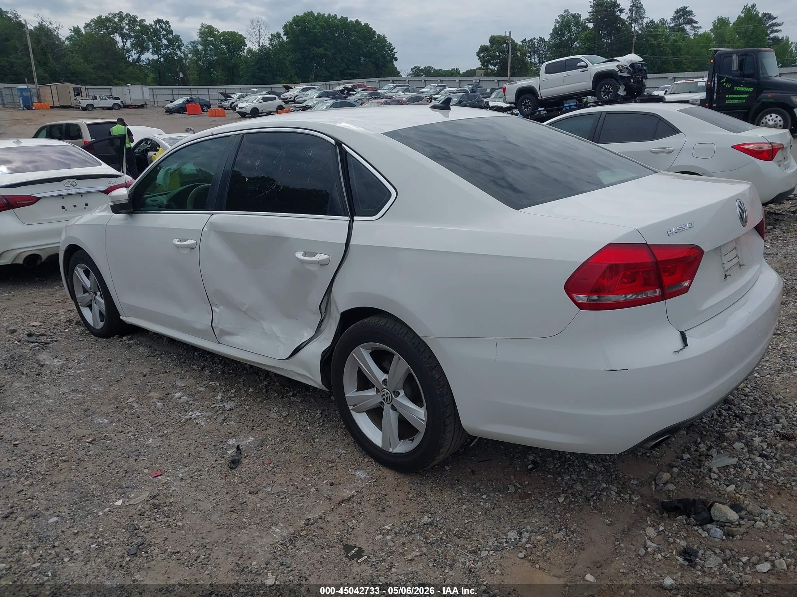 2013 Volkswagen Passat 2.5l Se White vin: 1VWBP7A39DC018469