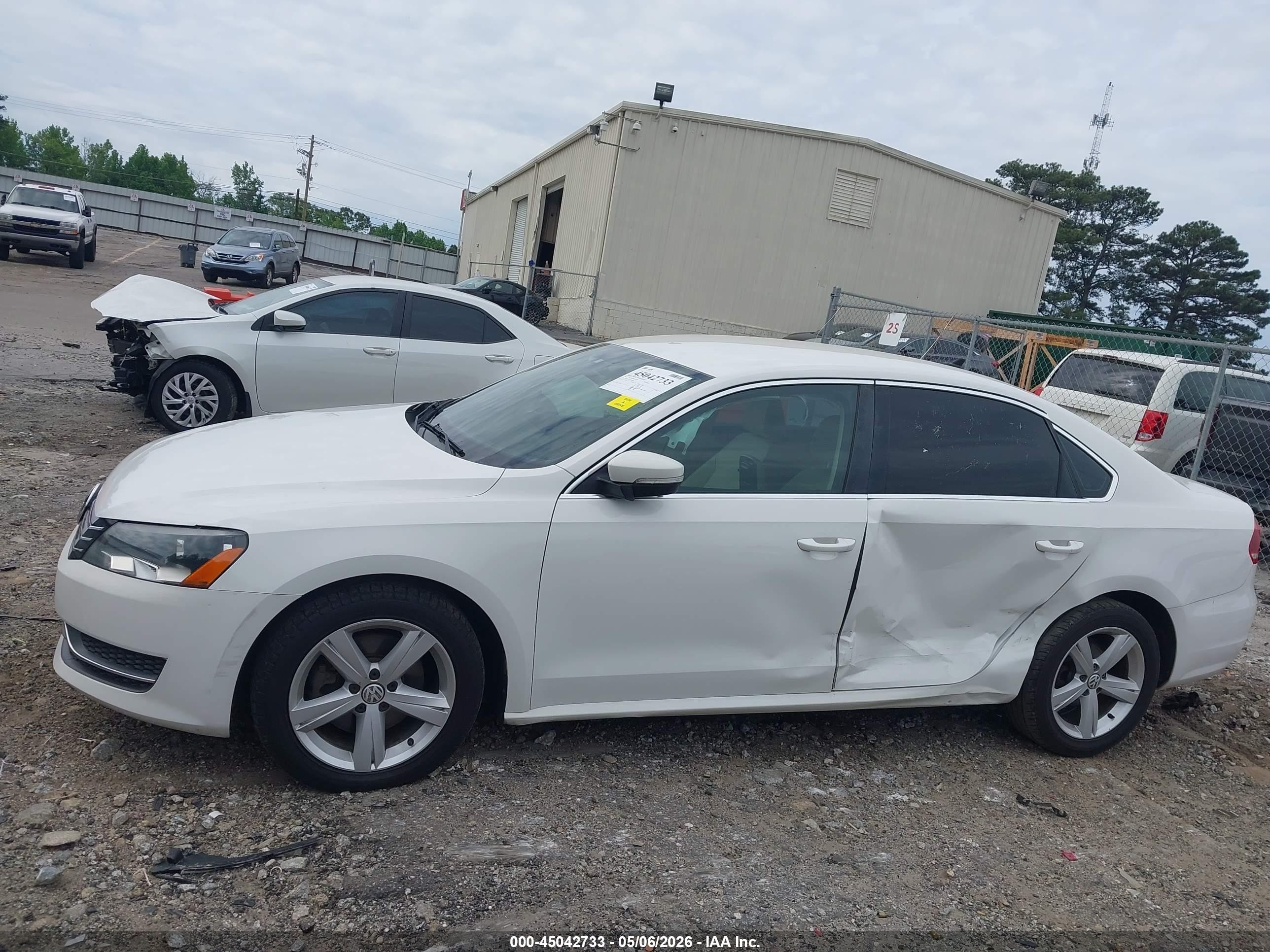 2013 Volkswagen Passat 2.5l Se White vin: 1VWBP7A39DC018469