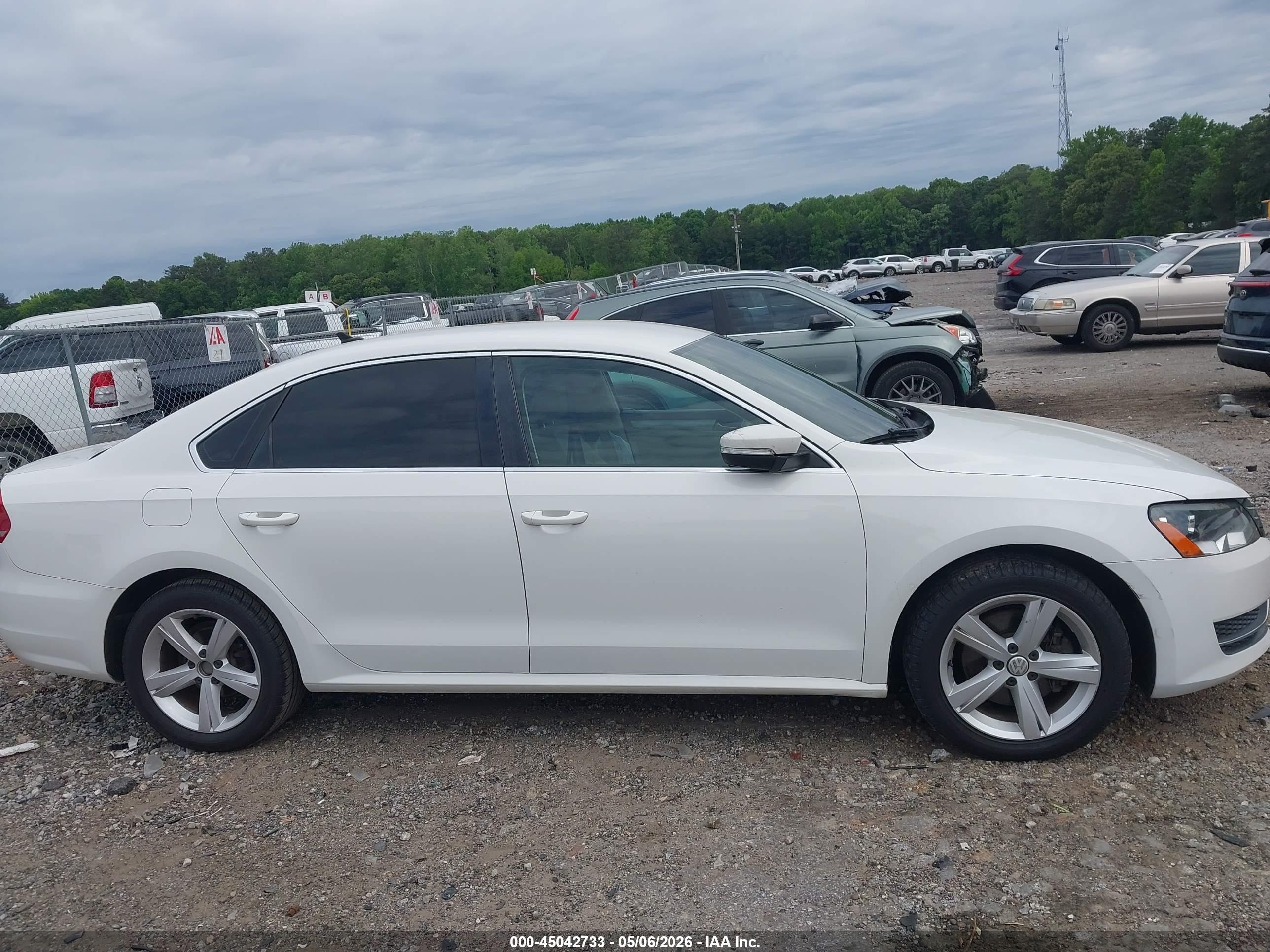 2013 Volkswagen Passat 2.5l Se White vin: 1VWBP7A39DC018469