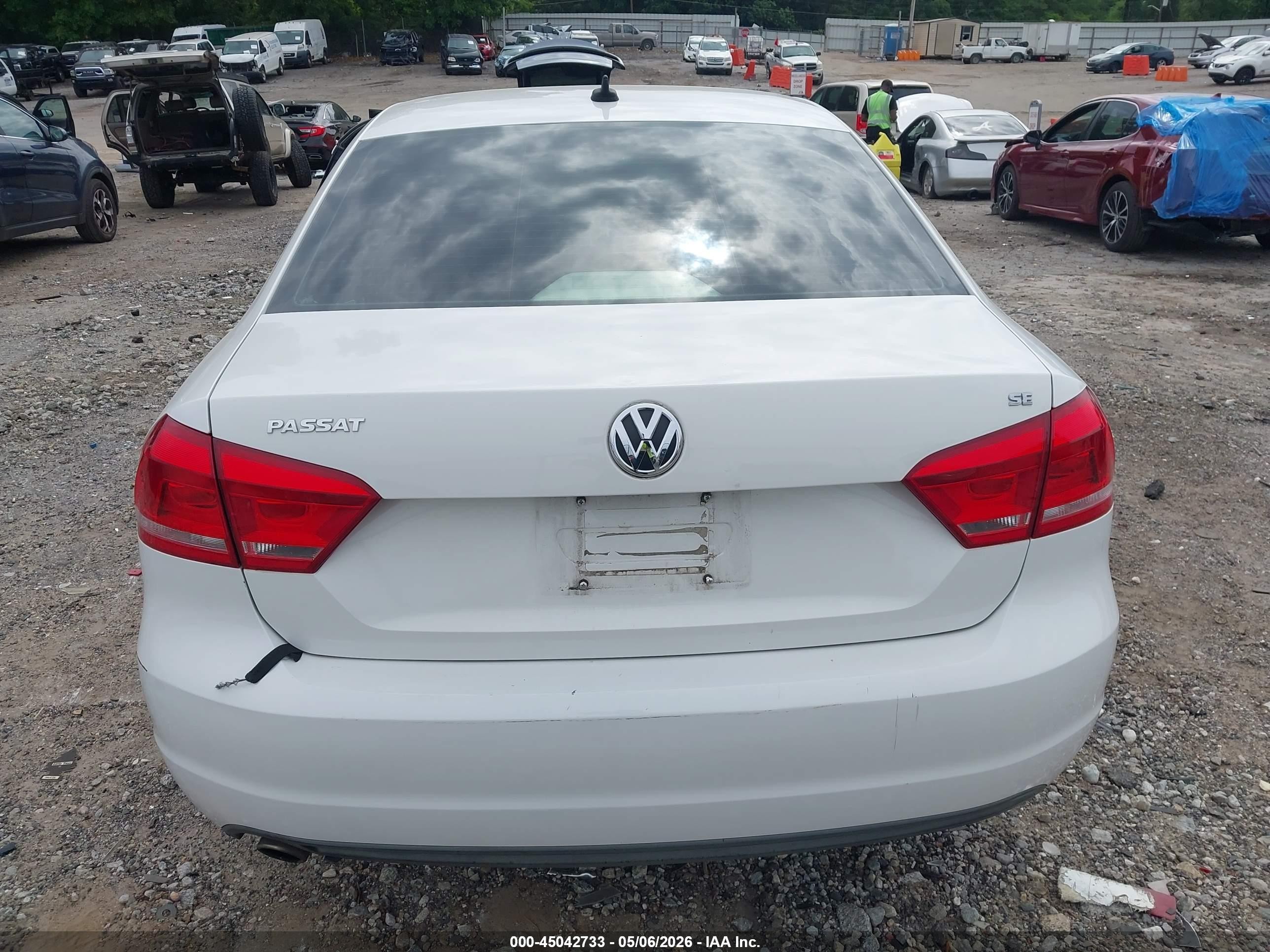2013 Volkswagen Passat 2.5l Se White vin: 1VWBP7A39DC018469