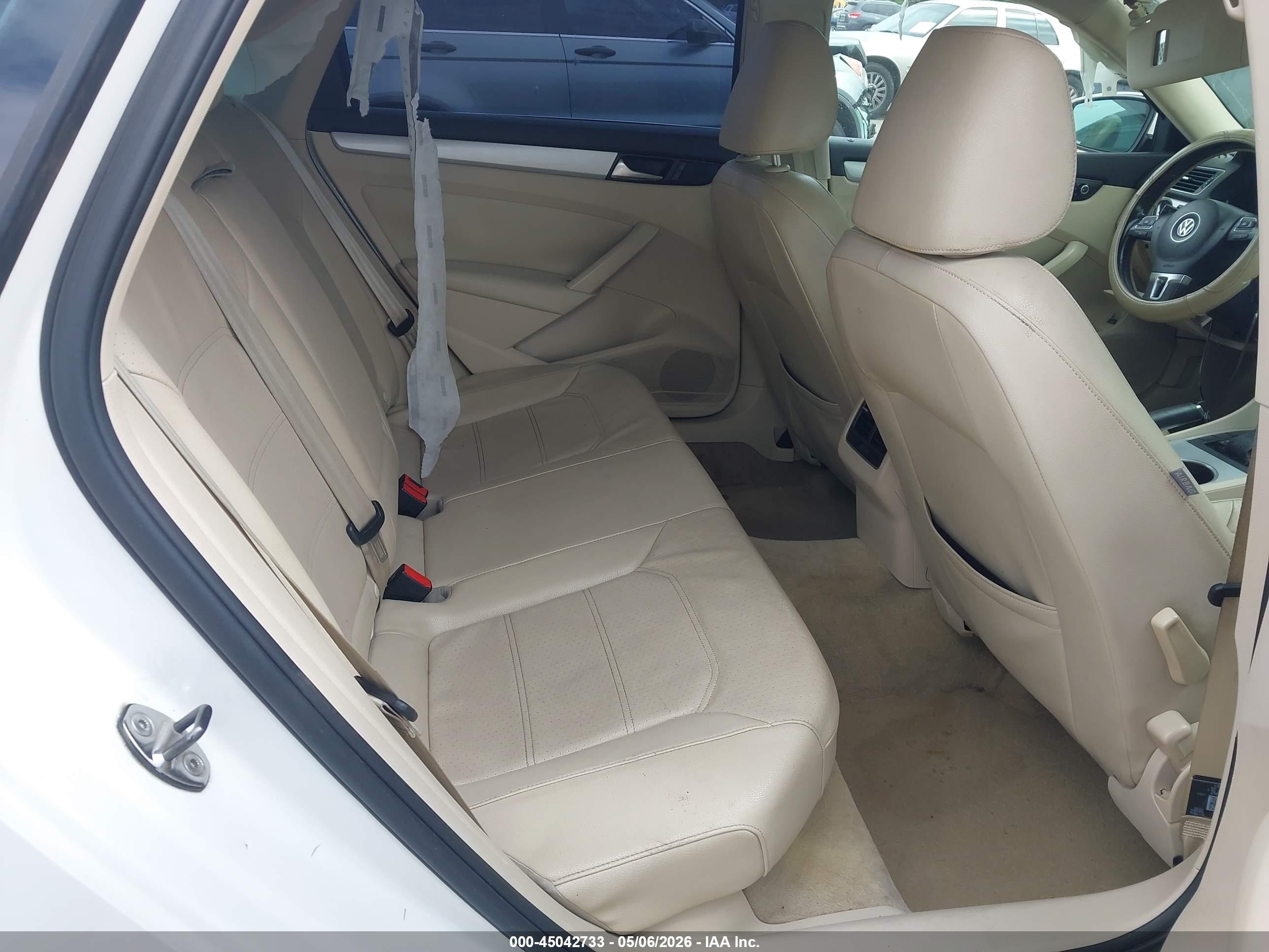 2013 Volkswagen Passat 2.5l Se White vin: 1VWBP7A39DC018469