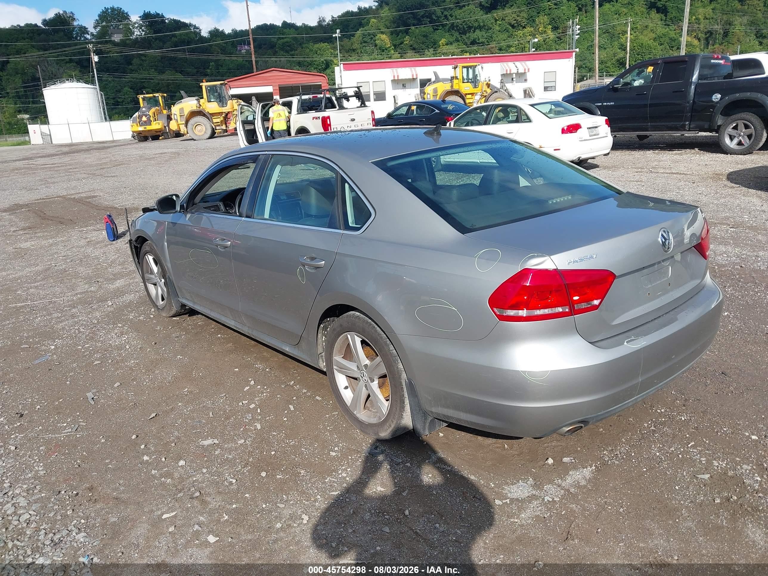 2013 Volkswagen Passat 2.5l Se Silver vin: 1VWBP7A39DC073651