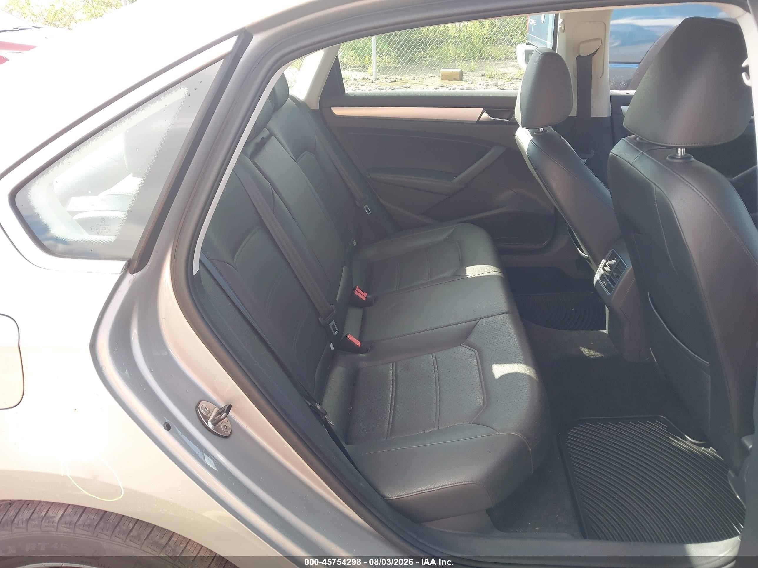 2013 Volkswagen Passat 2.5l Se Silver vin: 1VWBP7A39DC073651
