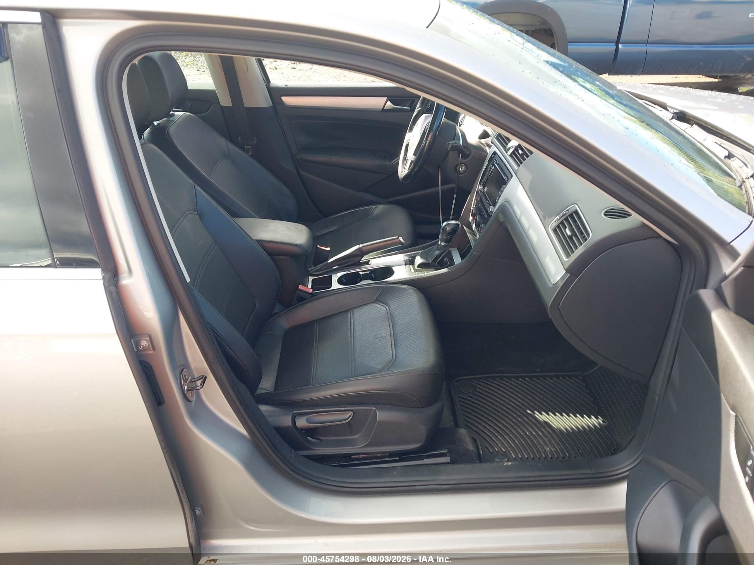 2013 Volkswagen Passat 2.5l Se Silver vin: 1VWBP7A39DC073651