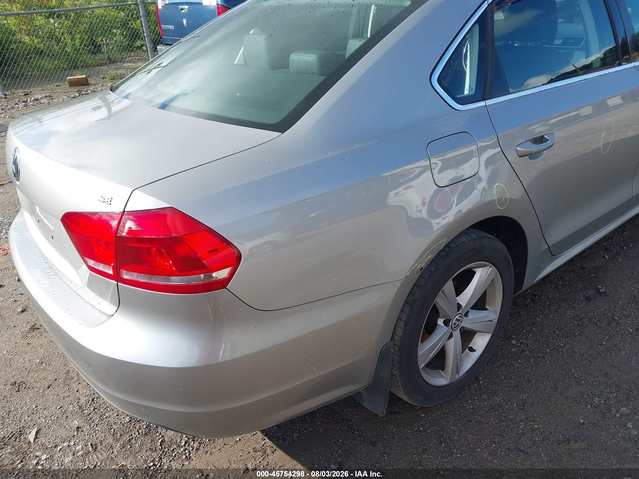2013 Volkswagen Passat 2.5l Se Silver vin: 1VWBP7A39DC073651