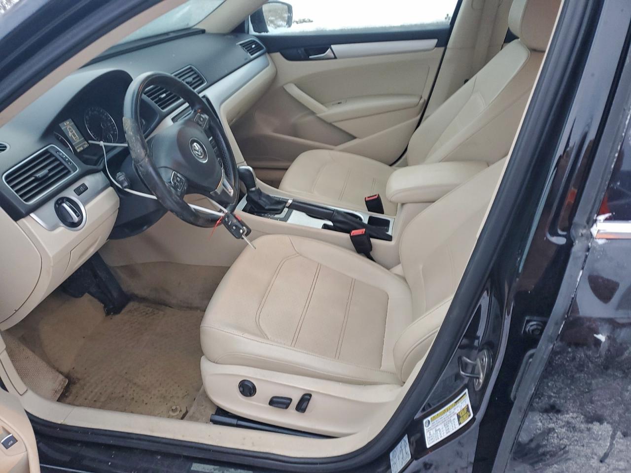 2013 Volkswagen Passat Se Черный vin: 1VWBP7A39DC091907