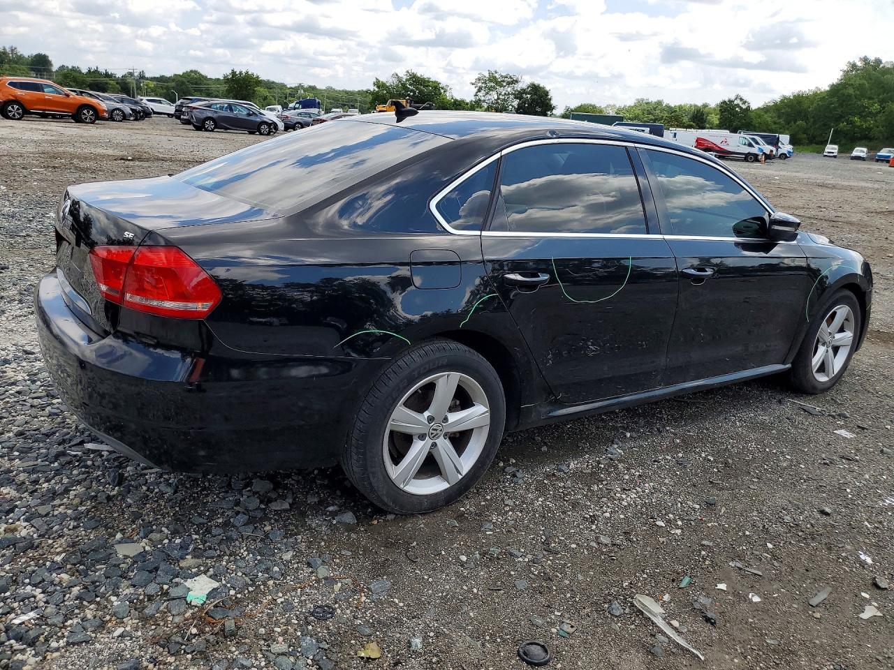 2013 Volkswagen Passat Se Black vin: 1VWBP7A39DC104557