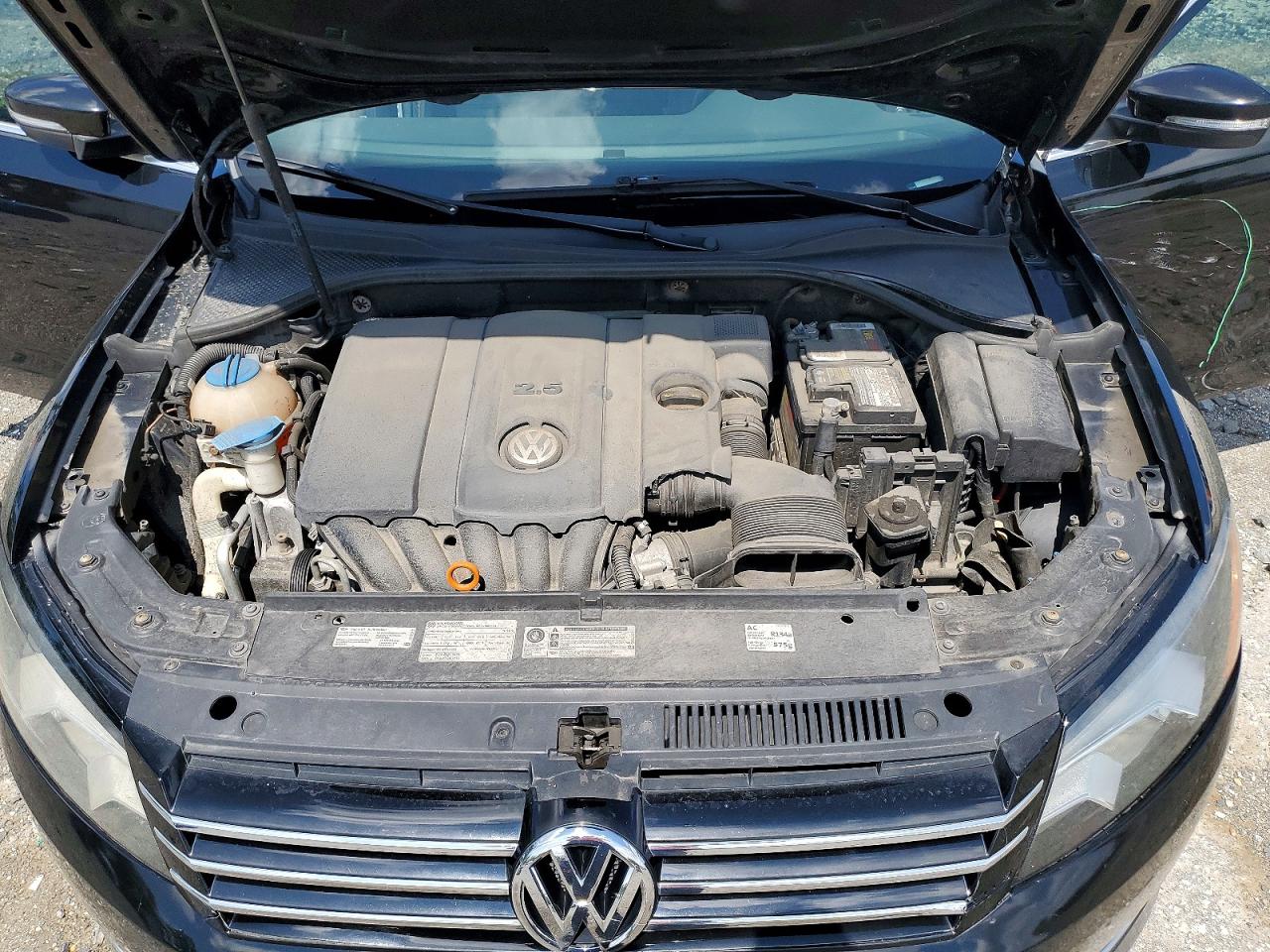 2013 Volkswagen Passat Se Black vin: 1VWBP7A39DC104557