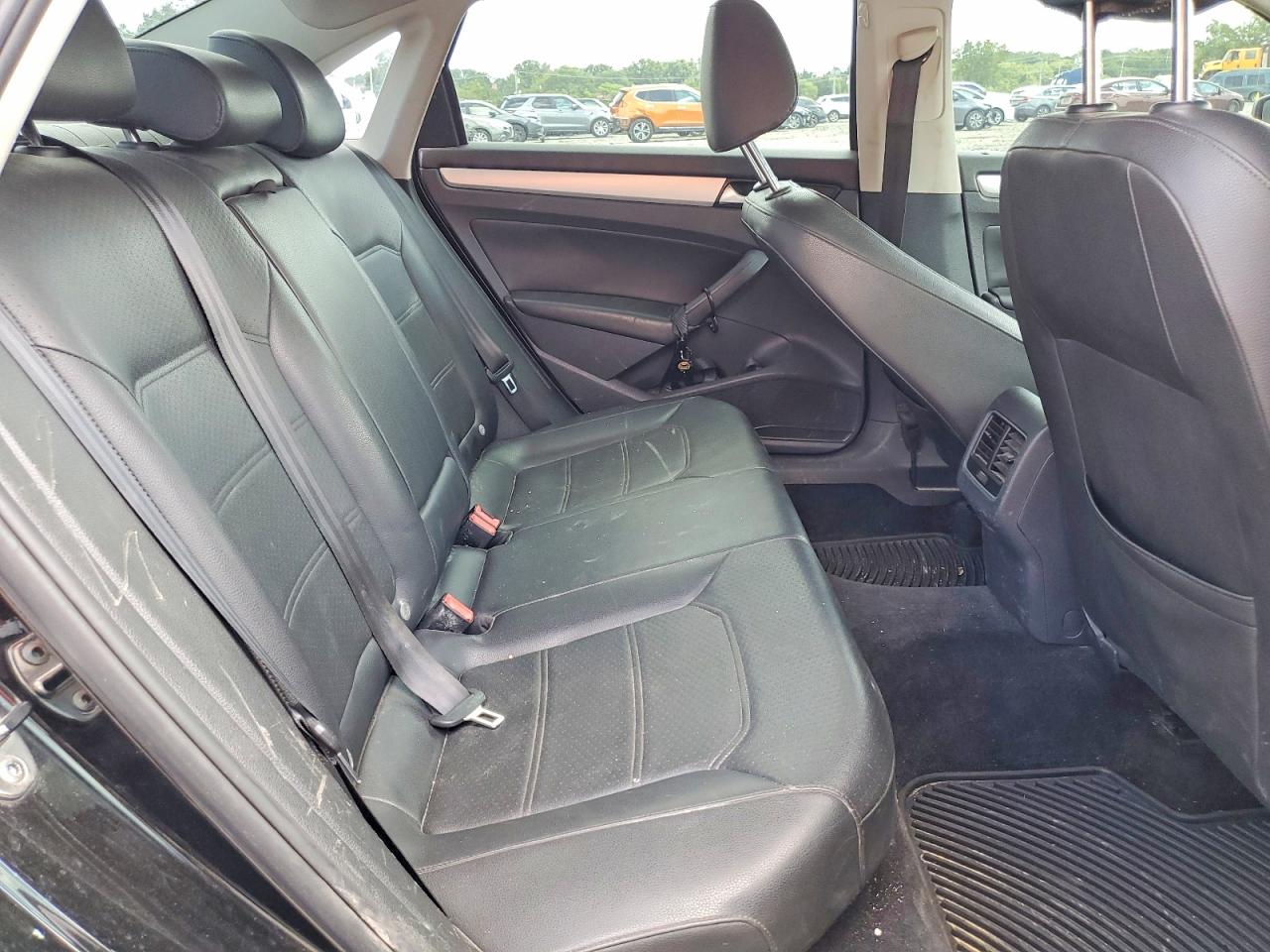 2013 Volkswagen Passat Se Black vin: 1VWBP7A39DC104557