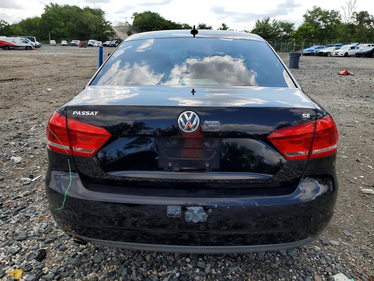 2013 Volkswagen Passat Se Black vin: 1VWBP7A39DC104557