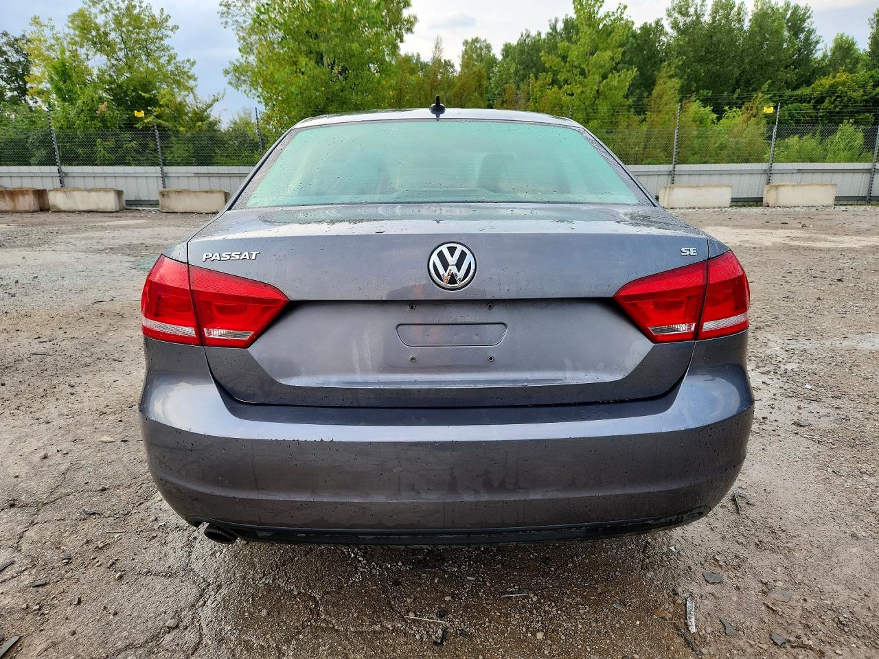 2013 Volkswagen Passat Se Gray vin: 1VWBP7A39DC107636