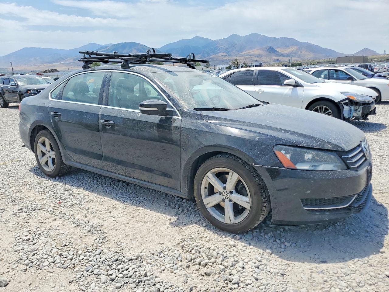2013 Volkswagen Passat Se Black vin: 1VWBP7A39DC111668