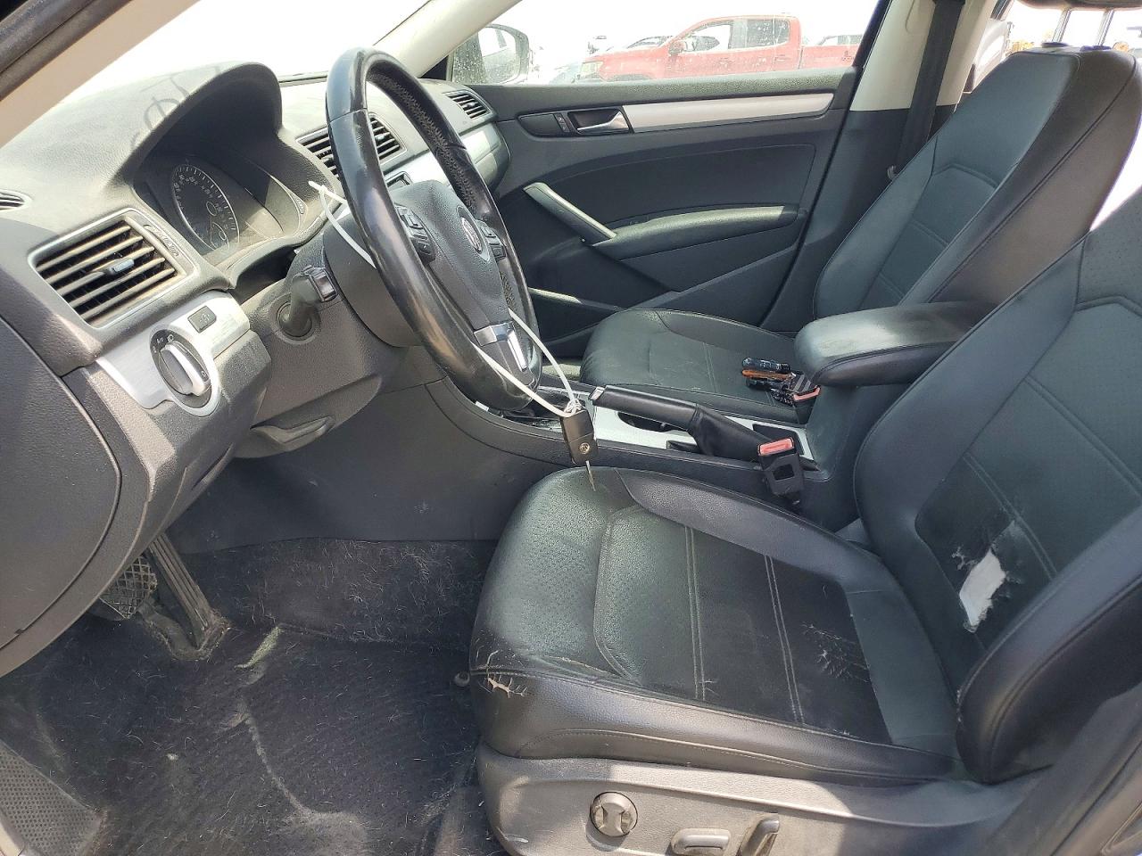 2013 Volkswagen Passat Se Black vin: 1VWBP7A39DC111668