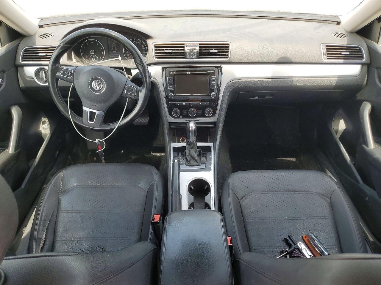 2013 Volkswagen Passat Se Black vin: 1VWBP7A39DC111668