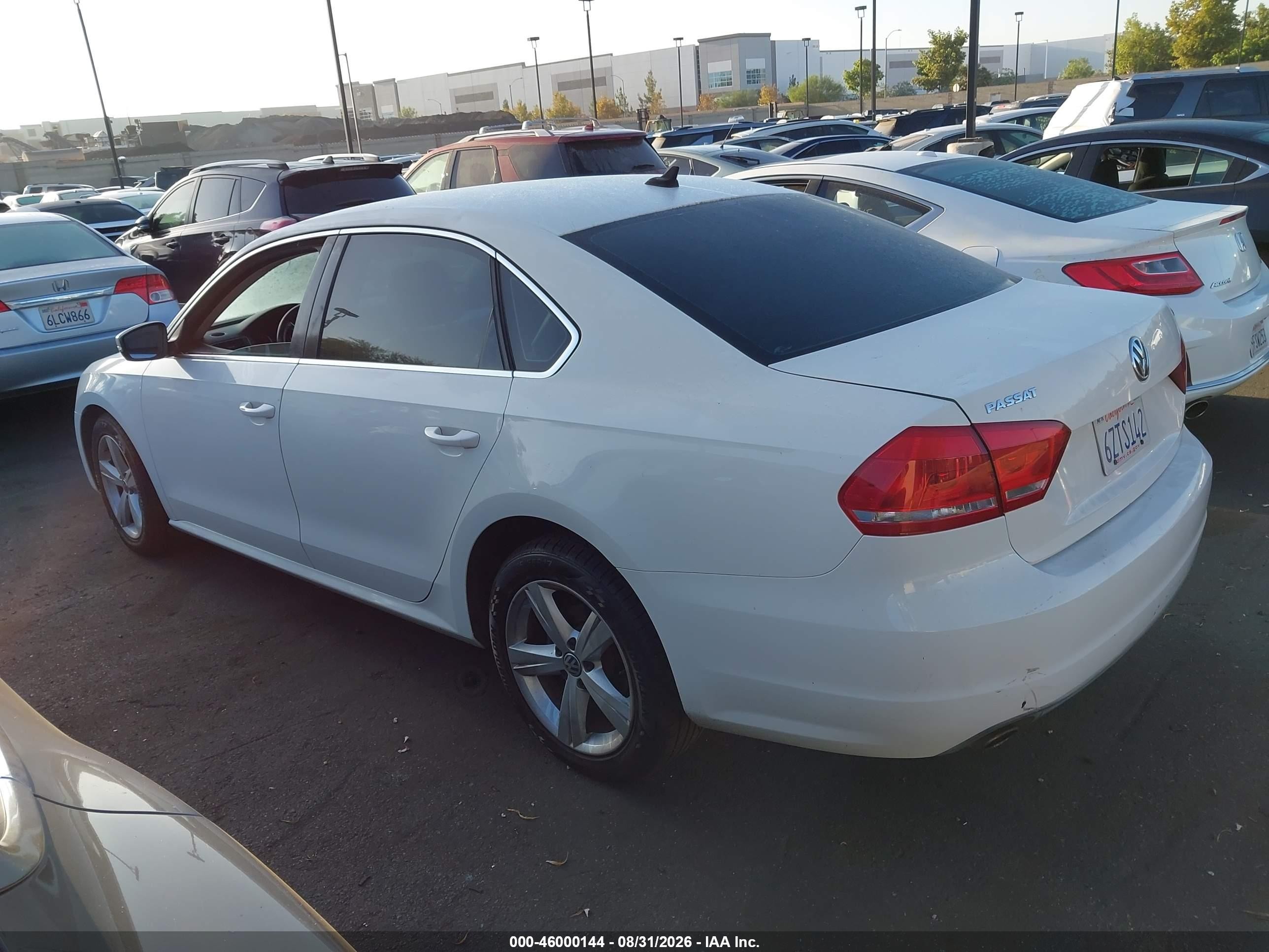 2013 Volkswagen Passat 2.5l Se White vin: 1VWBP7A39DC113341