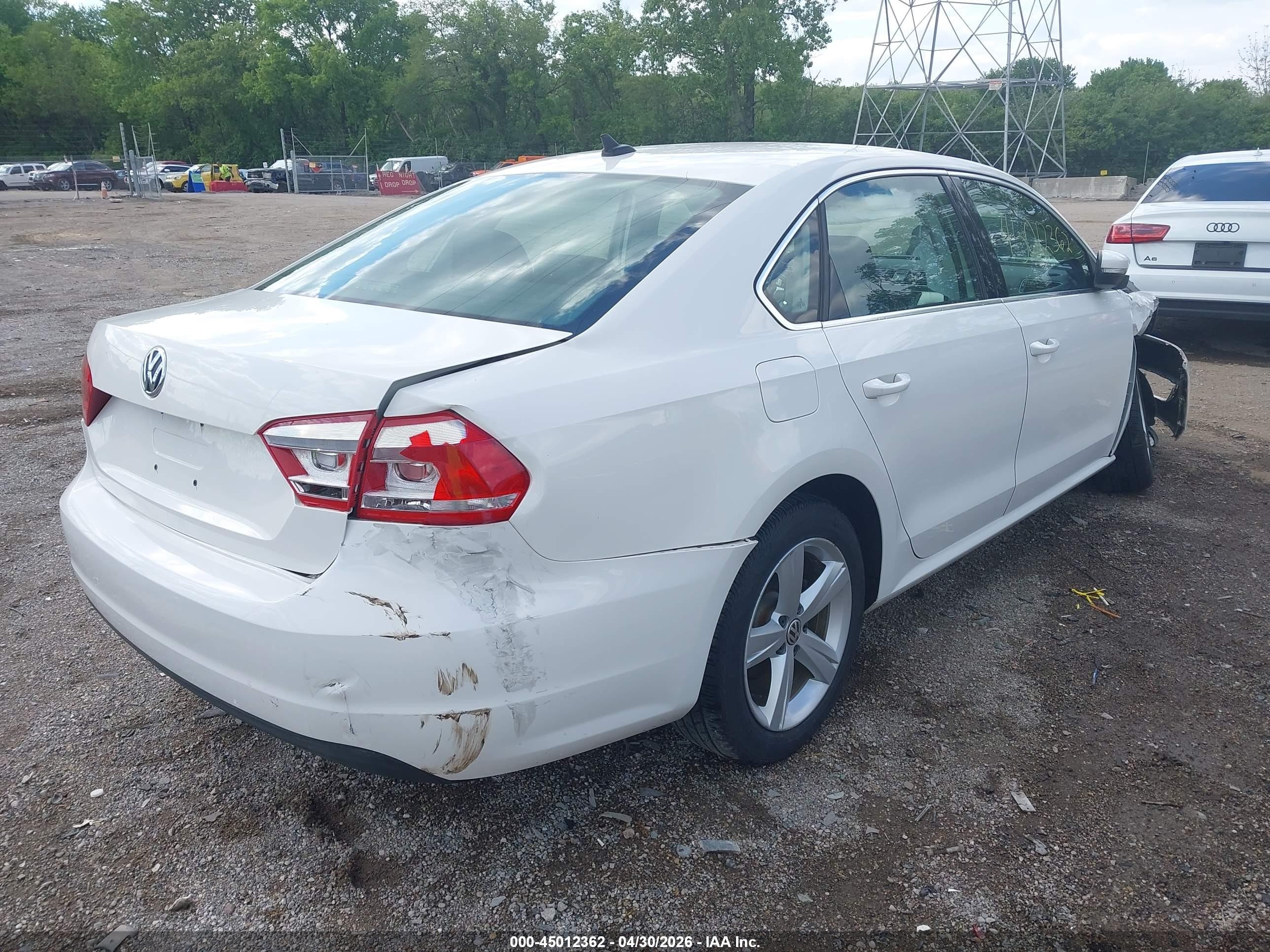 2013 Volkswagen Passat 2.5l Se White vin: 1VWBP7A39DC115476