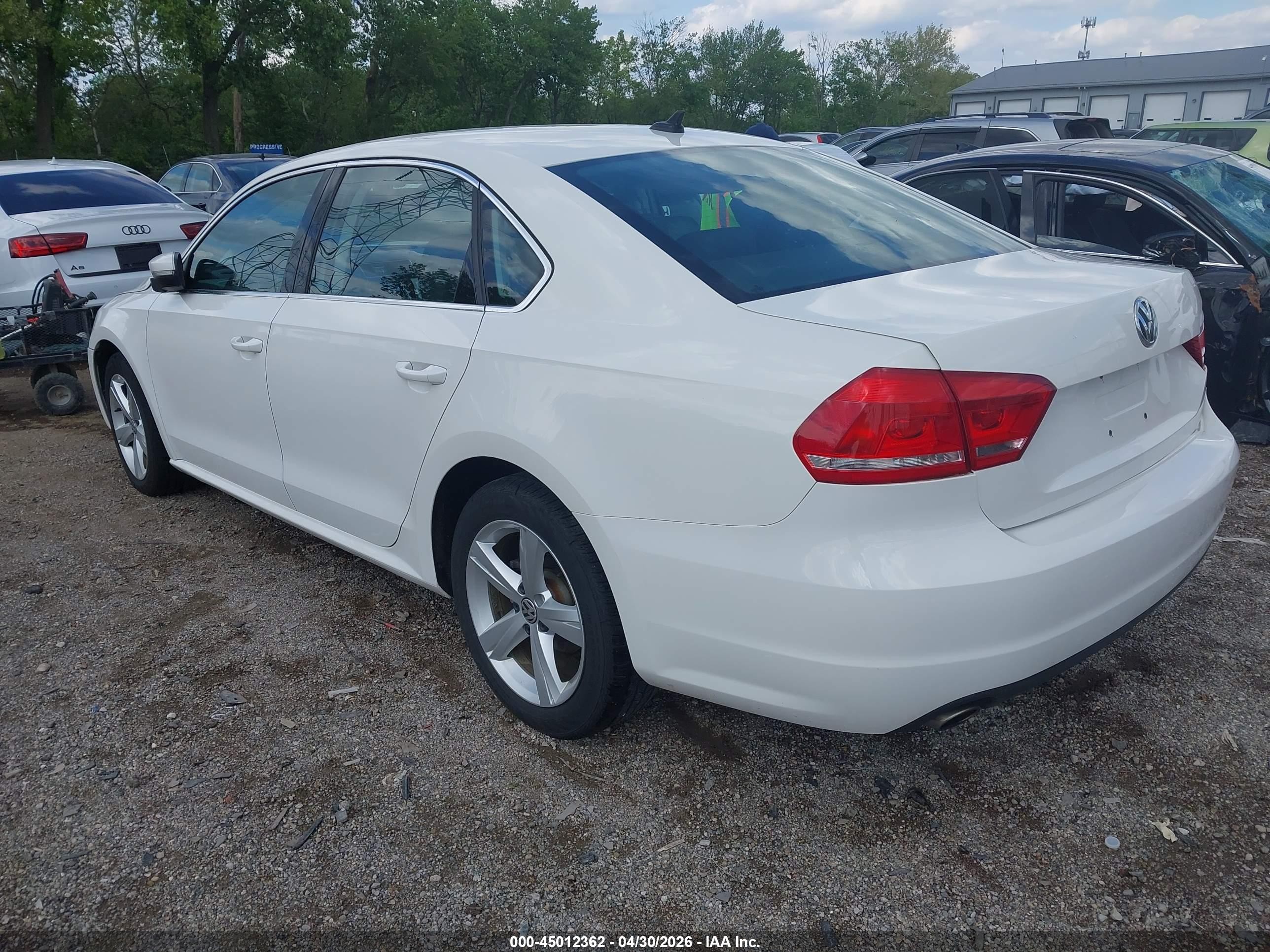 2013 Volkswagen Passat 2.5l Se White vin: 1VWBP7A39DC115476