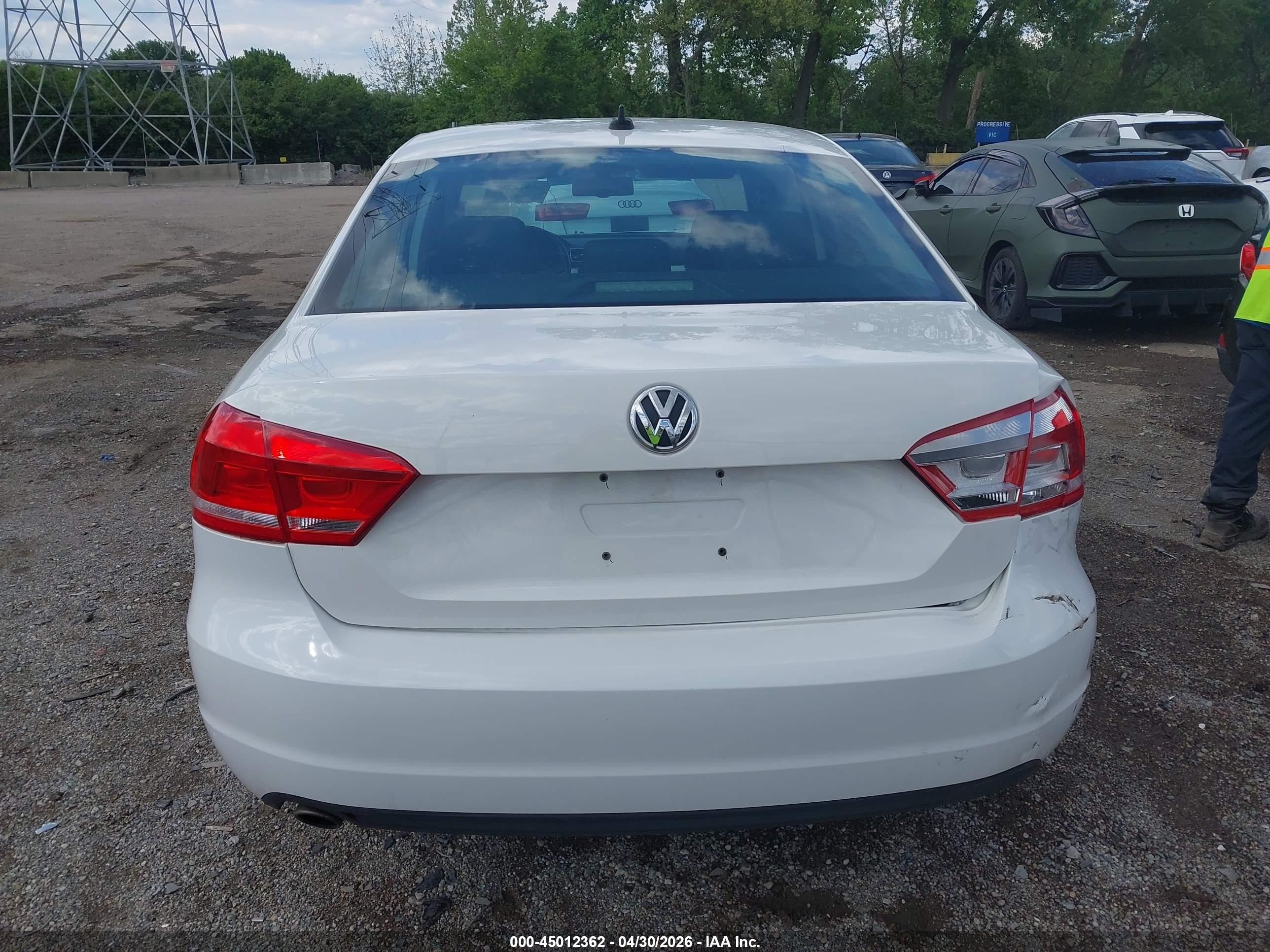 2013 Volkswagen Passat 2.5l Se White vin: 1VWBP7A39DC115476