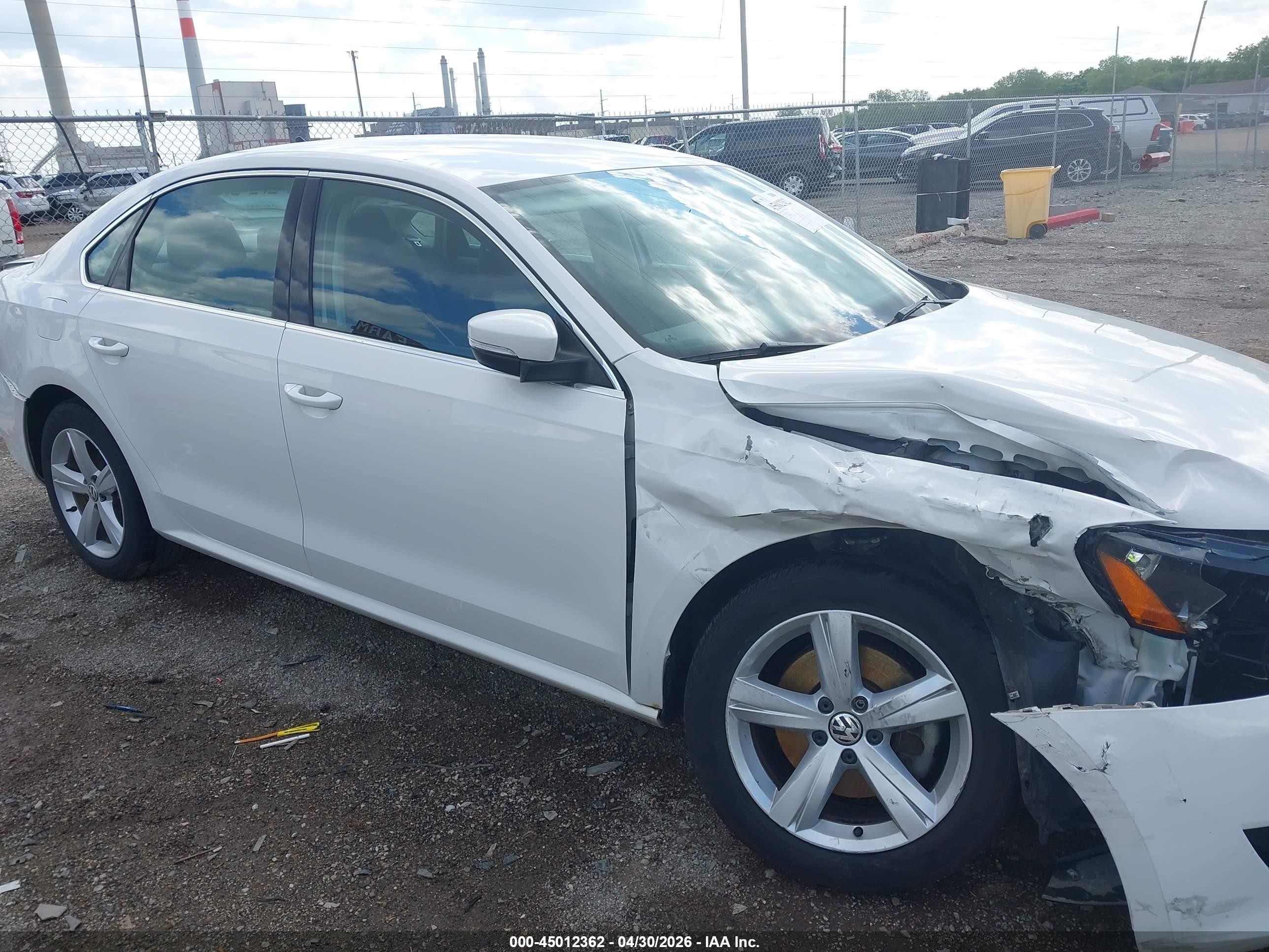 2013 Volkswagen Passat 2.5l Se White vin: 1VWBP7A39DC115476