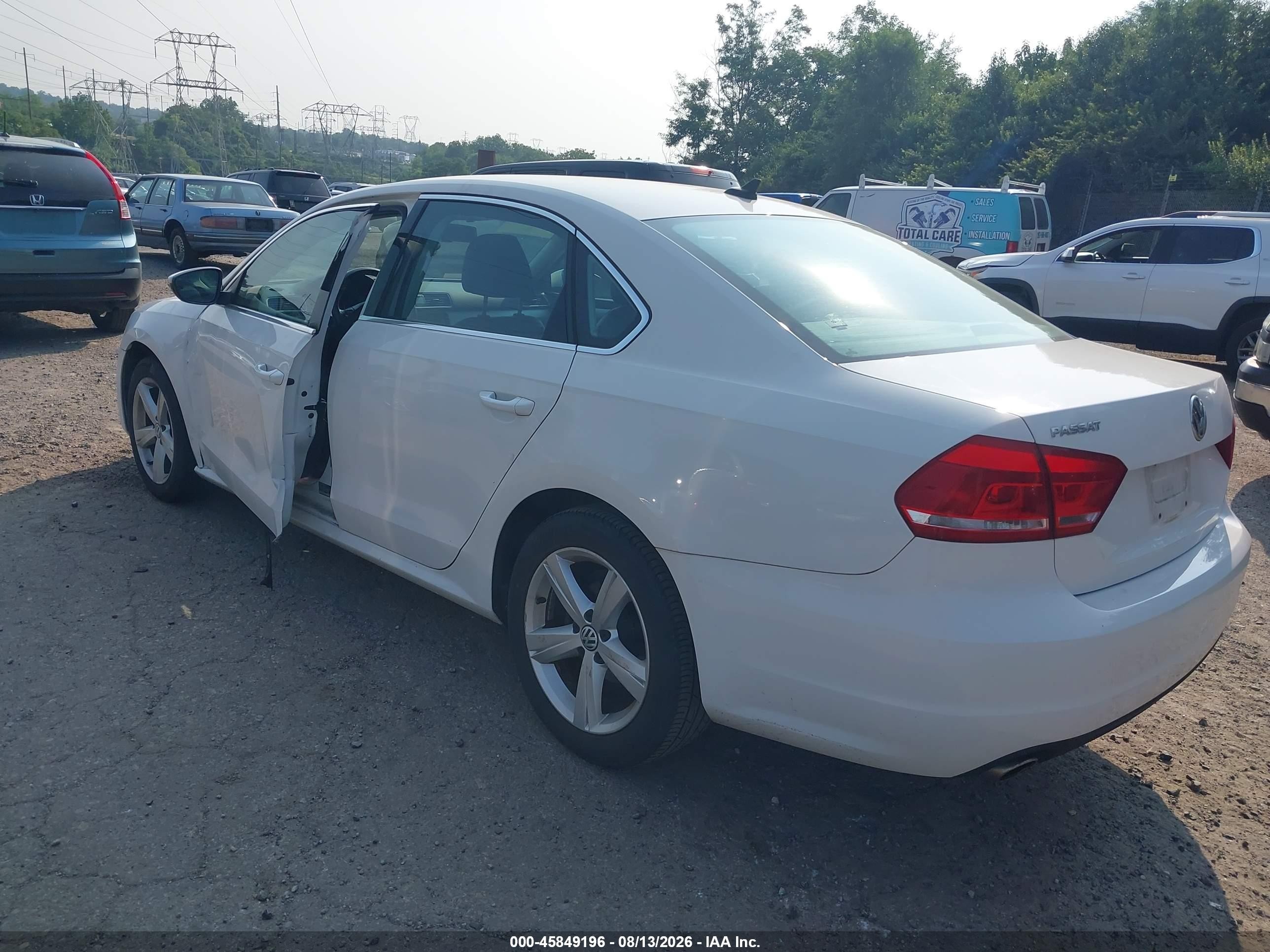 2012 Volkswagen Passat 2.5l Se White vin: 1VWBP7A3XCC019466