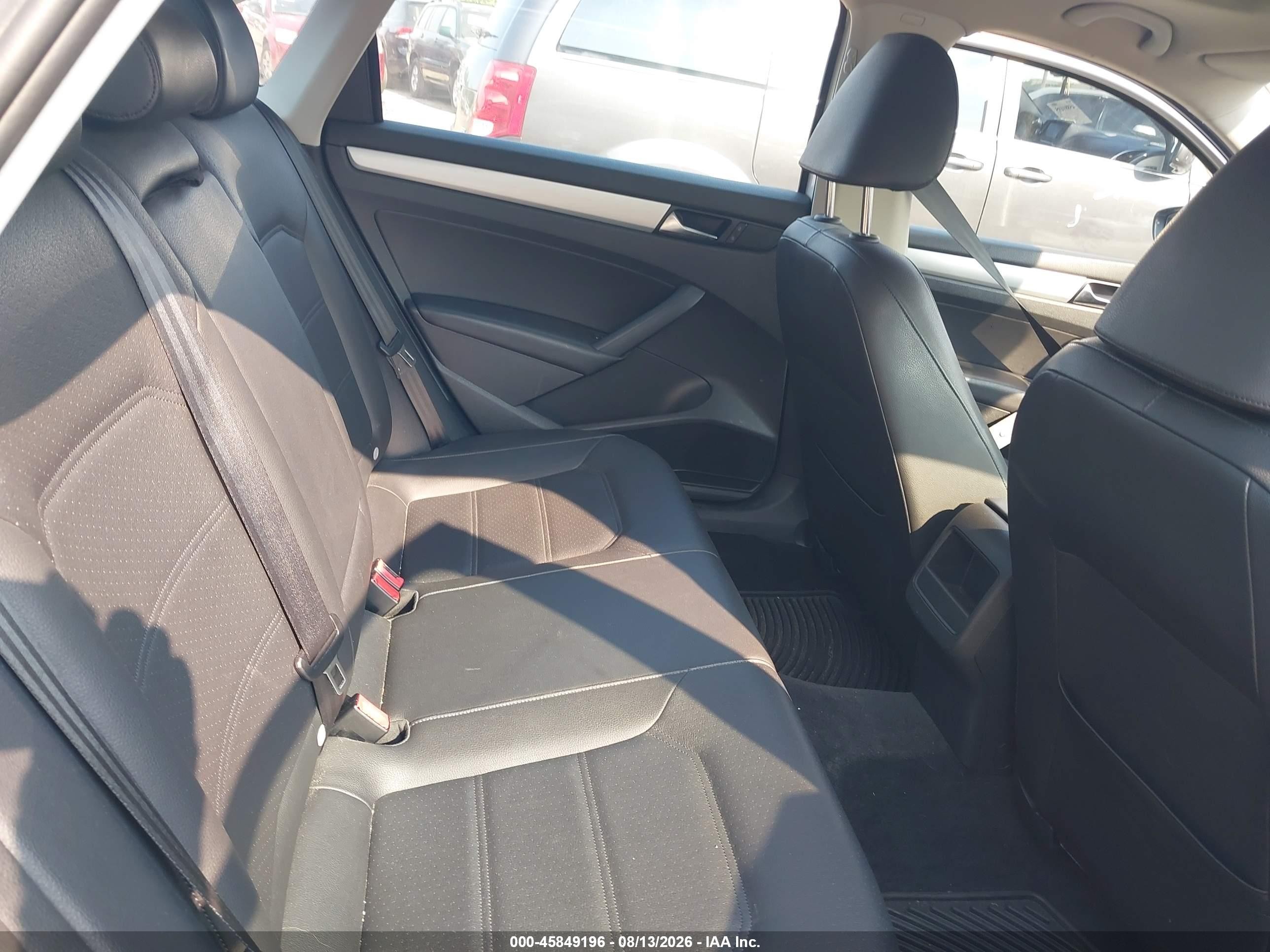 2012 Volkswagen Passat 2.5l Se White vin: 1VWBP7A3XCC019466
