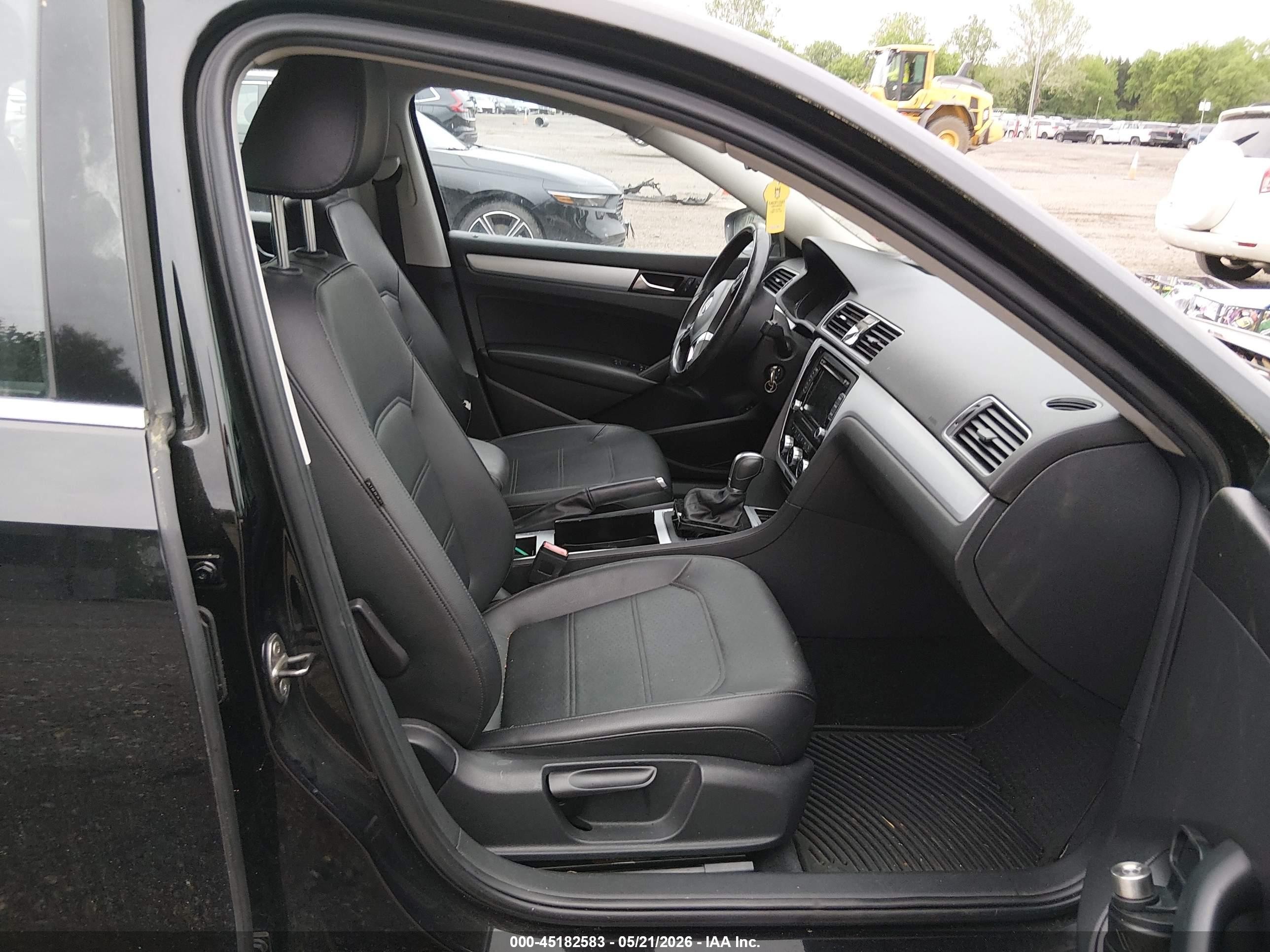 2012 Volkswagen Passat 2.5l Se Black vin: 1VWBP7A3XCC103139
