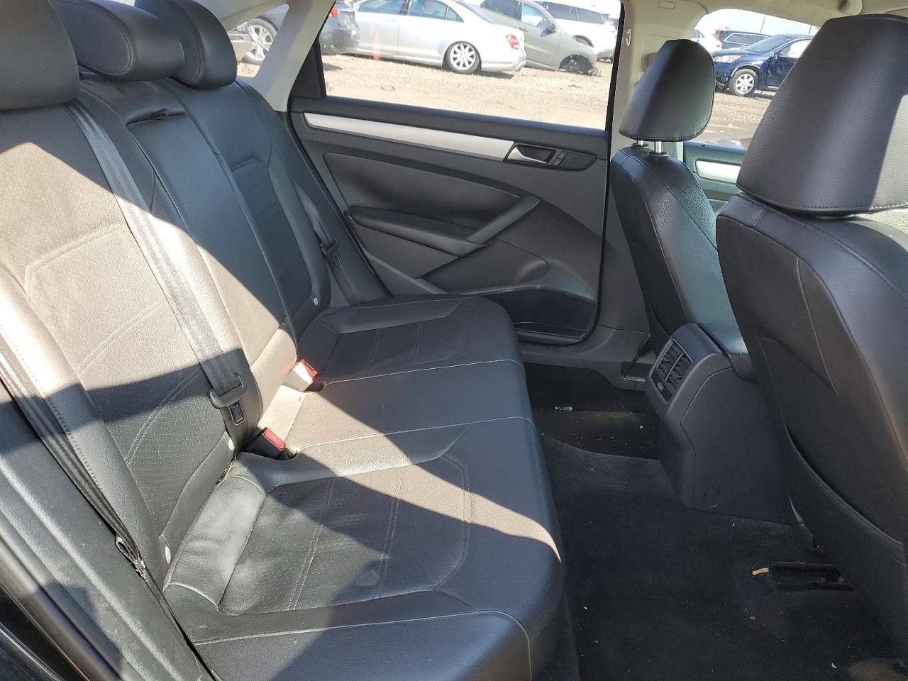 2013 Volkswagen Passat Black vin: 1VWBP7A3XDC044093