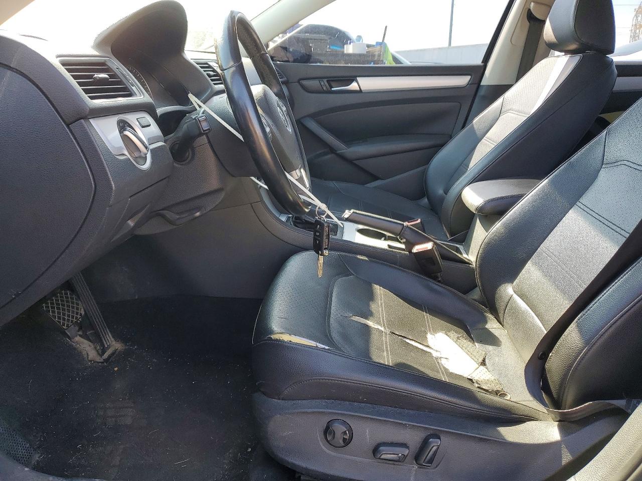 2013 Volkswagen Passat Black vin: 1VWBP7A3XDC044093