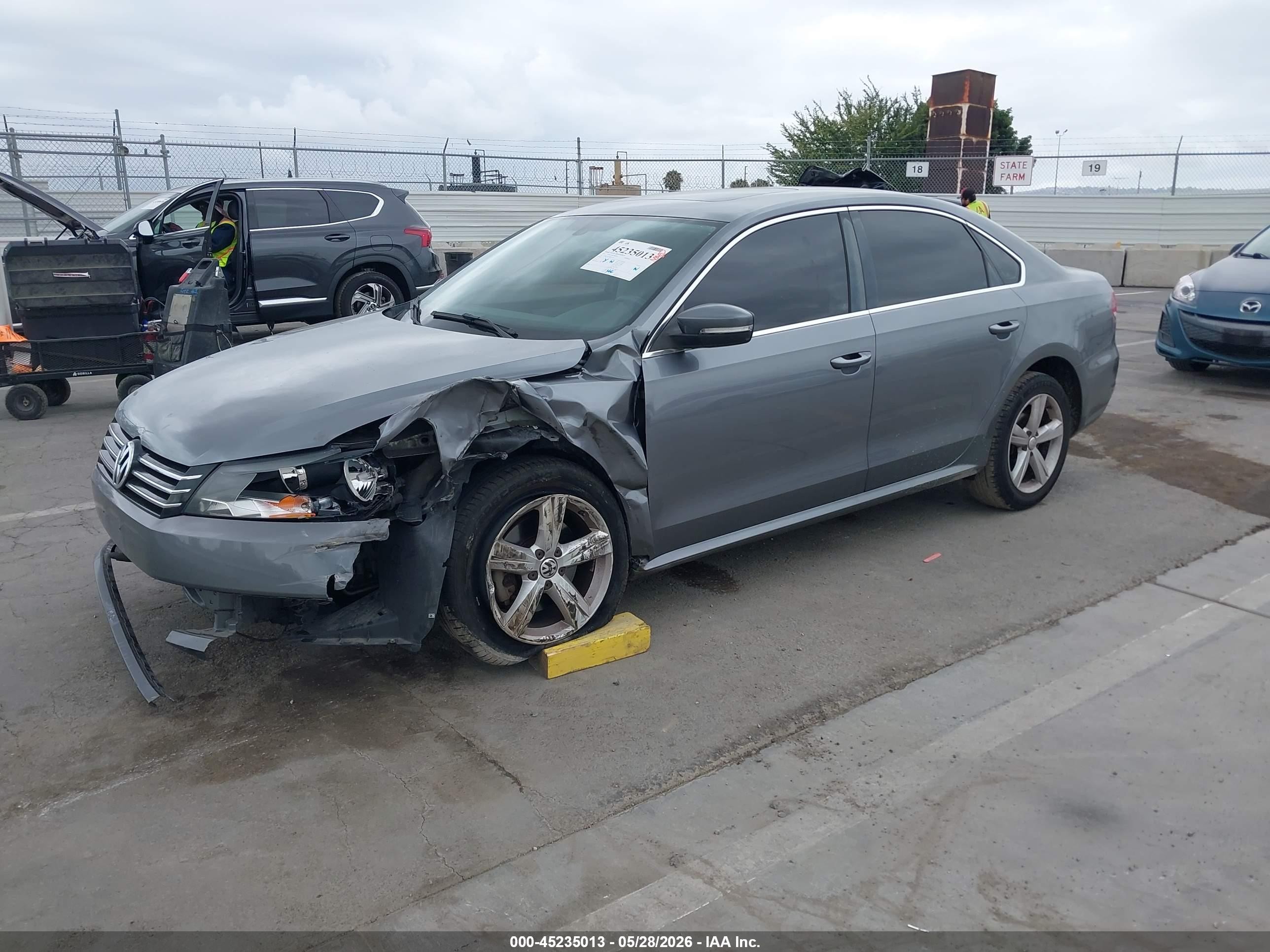 2013 Volkswagen Passat 2.5l Se Gray vin: 1VWBP7A3XDC047673