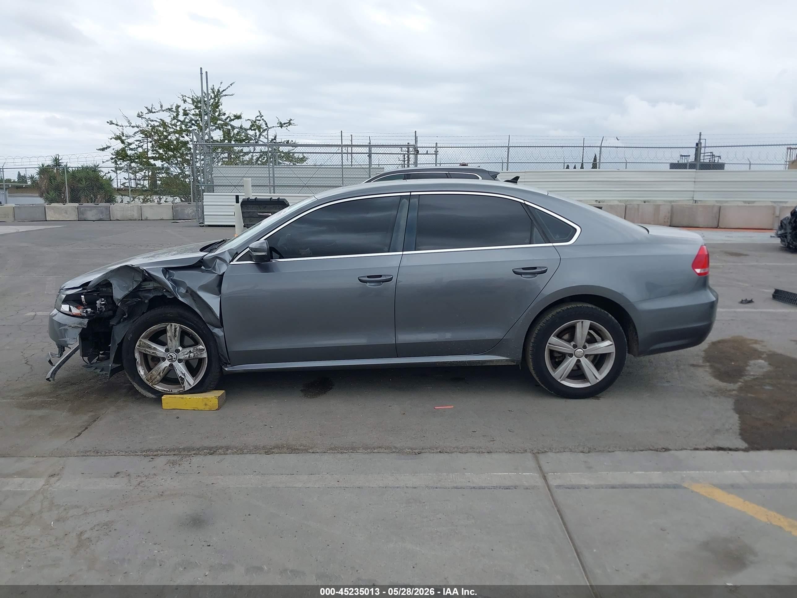 2013 Volkswagen Passat 2.5l Se Gray vin: 1VWBP7A3XDC047673