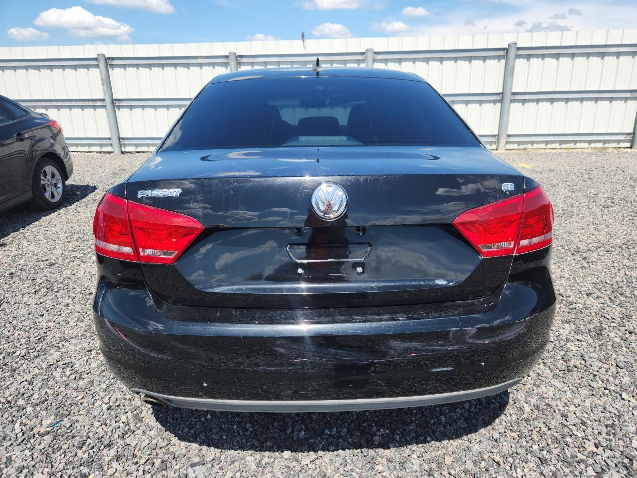 2013 Volkswagen Passat Se Black vin: 1VWBP7A3XDC053375
