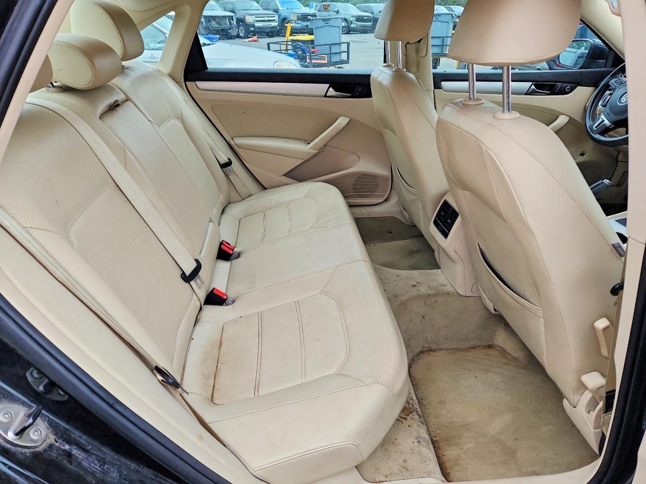 2013 Volkswagen Passat Se Black vin: 1VWBP7A3XDC058981