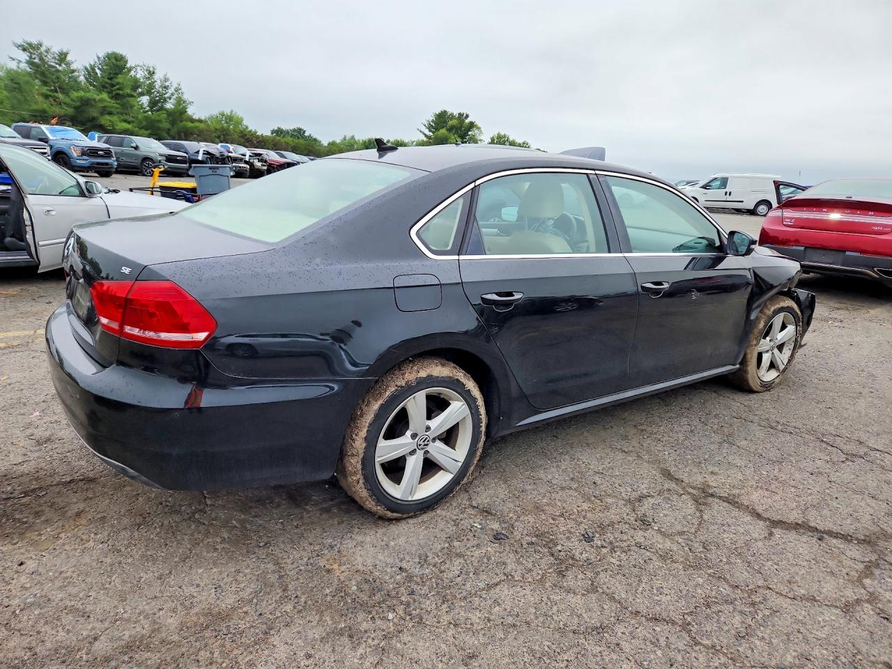 2013 Volkswagen Passat Se Black vin: 1VWBP7A3XDC058981