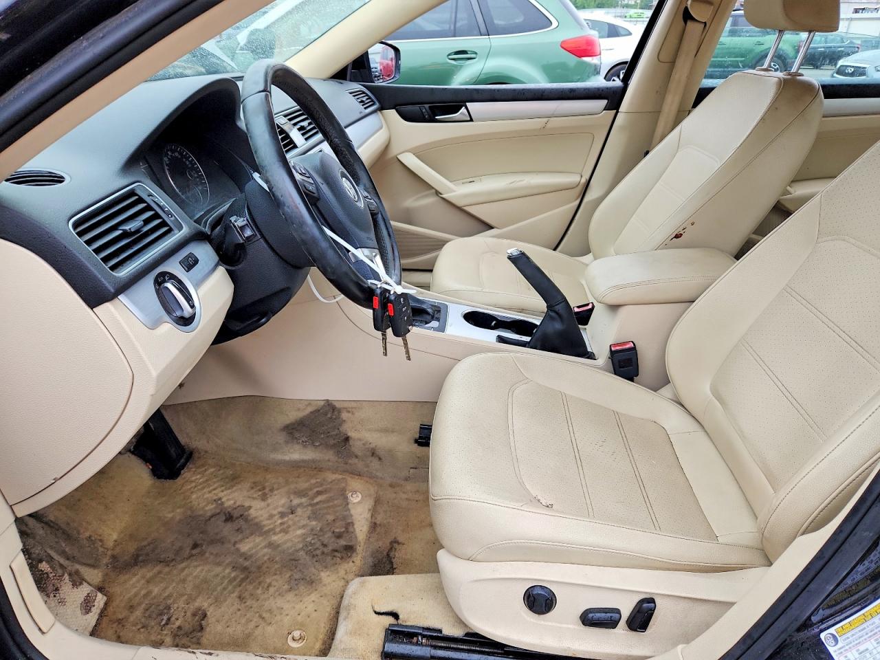 2013 Volkswagen Passat Se Black vin: 1VWBP7A3XDC058981