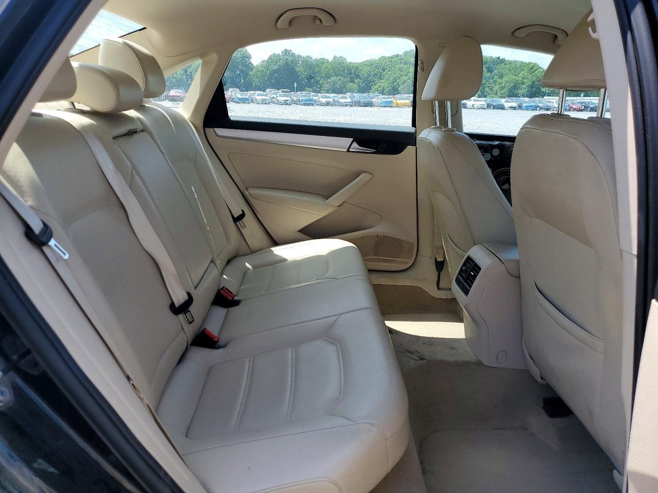2013 Volkswagen Passat Se Black vin: 1VWBP7A3XDC073190