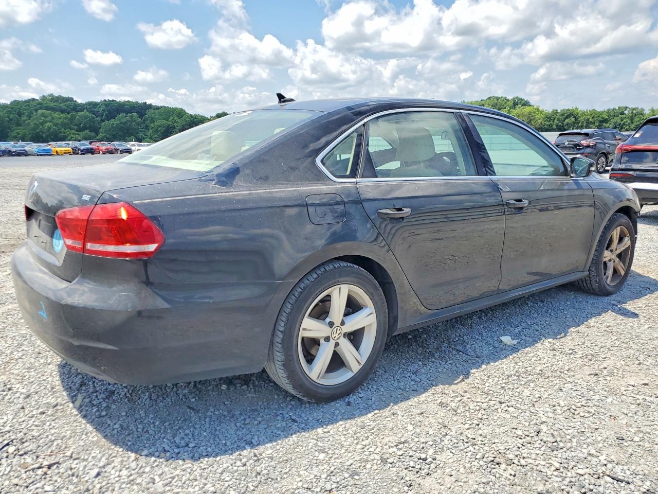 2013 Volkswagen Passat Se Black vin: 1VWBP7A3XDC073190