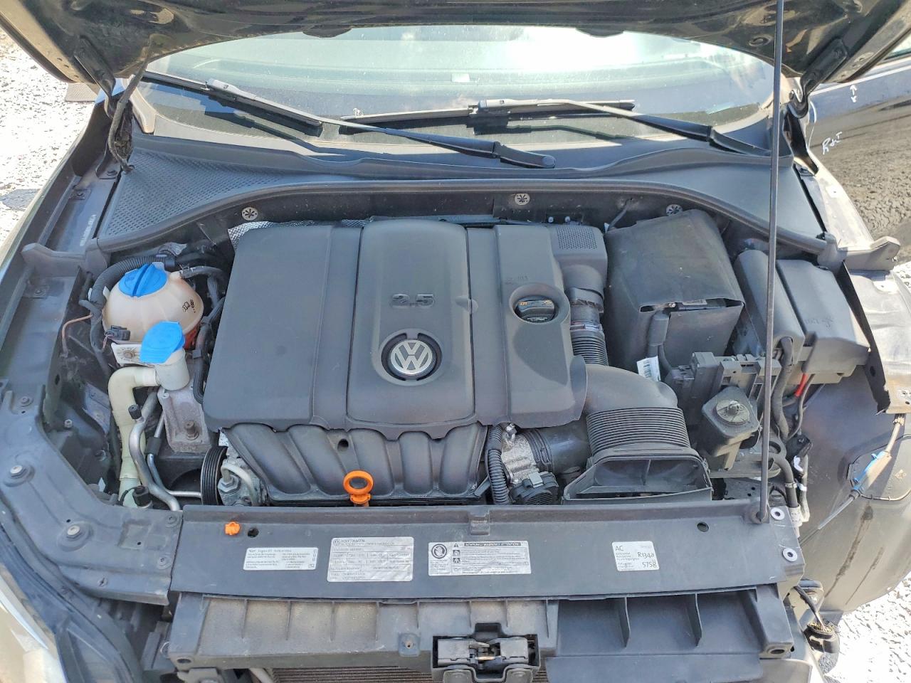 2013 Volkswagen Passat Se Black vin: 1VWBP7A3XDC073190