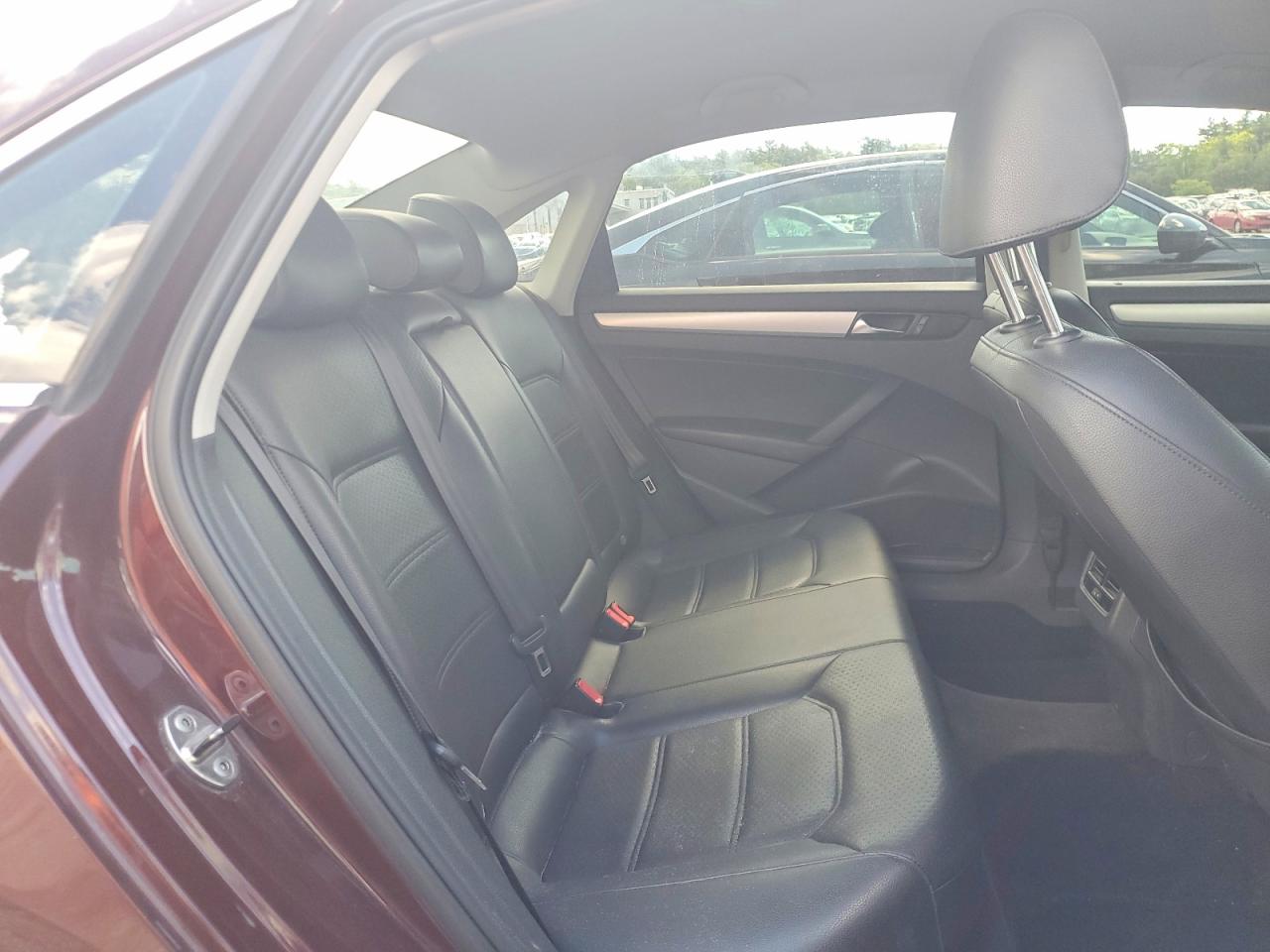 2013 Volkswagen Passat Se Maroon vin: 1VWBP7A3XDC104423