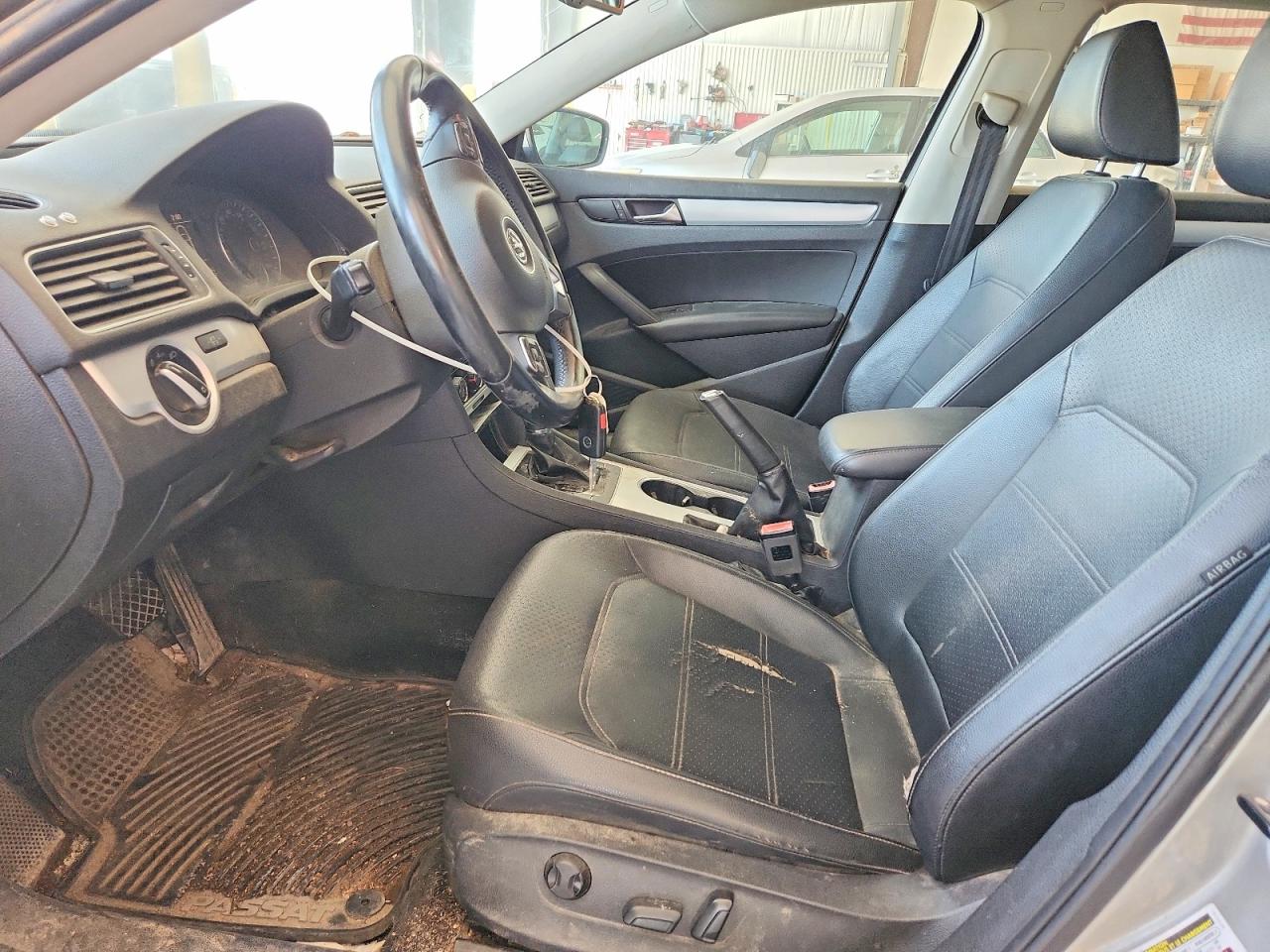 2013 Volkswagen Passat Se Gray vin: 1VWBP7A3XDC111131