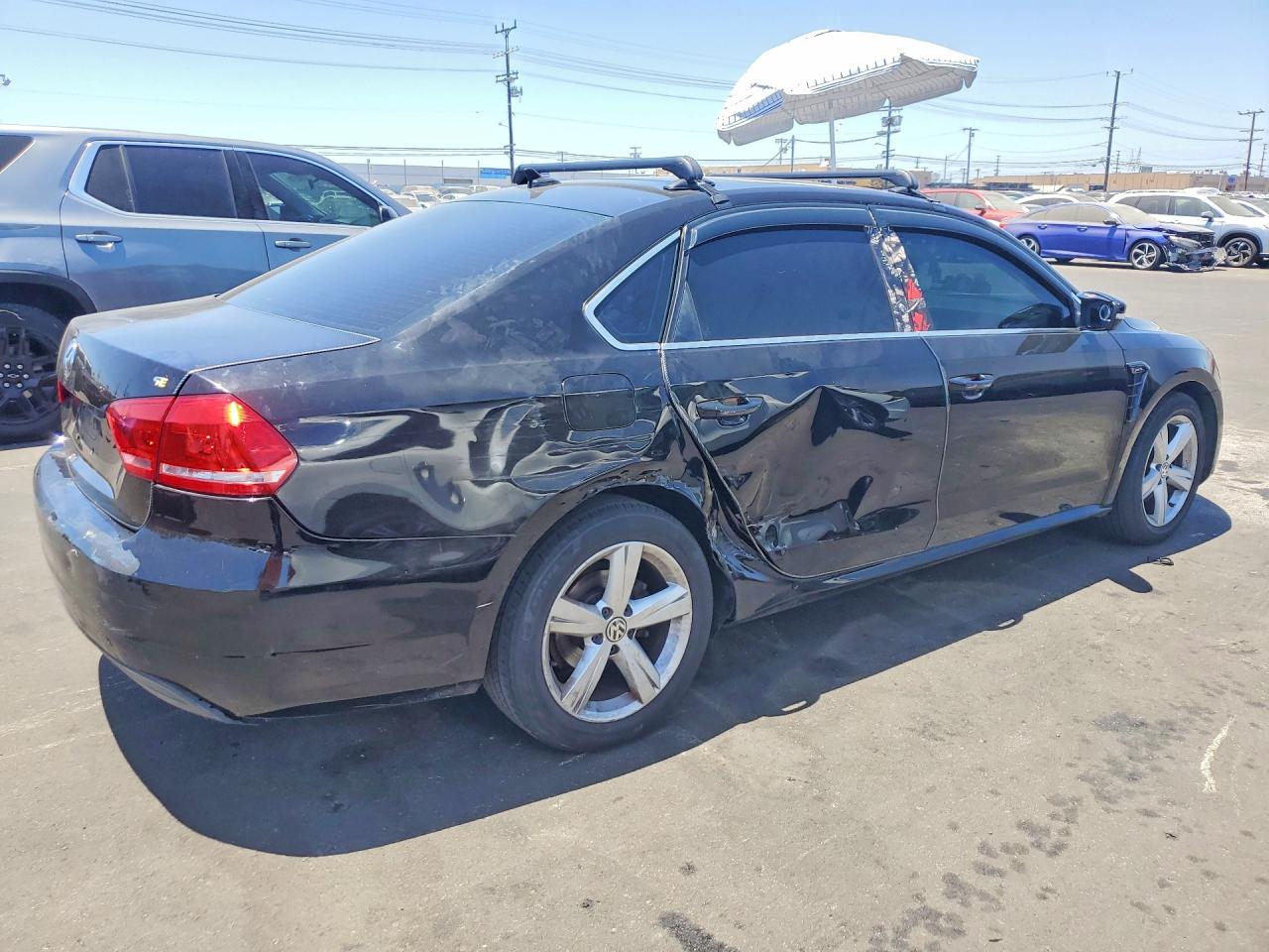 2013 Volkswagen Passat Se Black vin: 1VWBP7A3XDC120752