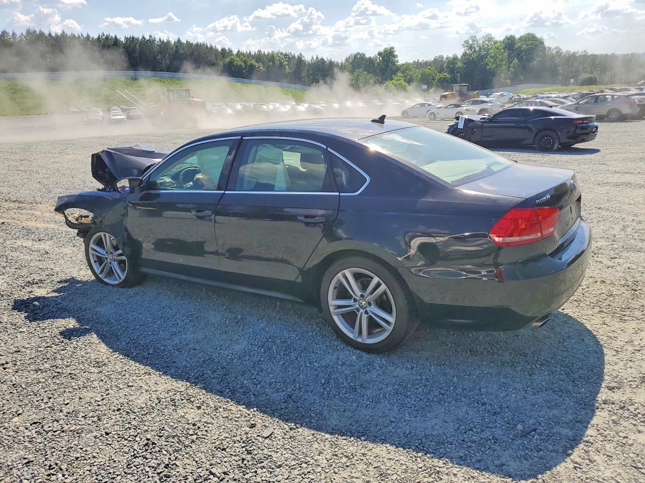 2014 Volkswagen Passat Se Black vin: 1VWBS7A30EC043602