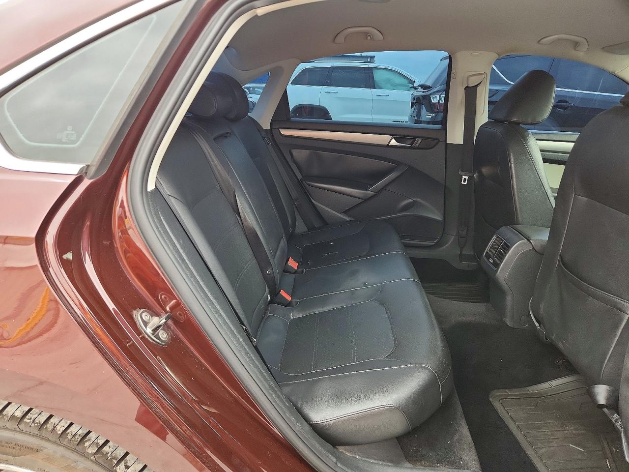 2014 Volkswagen Passat Se Maroon vin: 1VWBS7A30EC053367