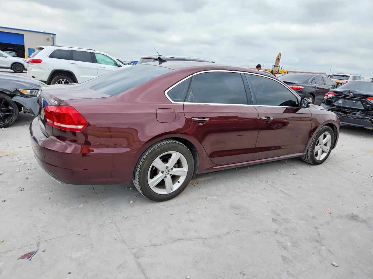 2014 Volkswagen Passat Se Maroon vin: 1VWBS7A30EC053367