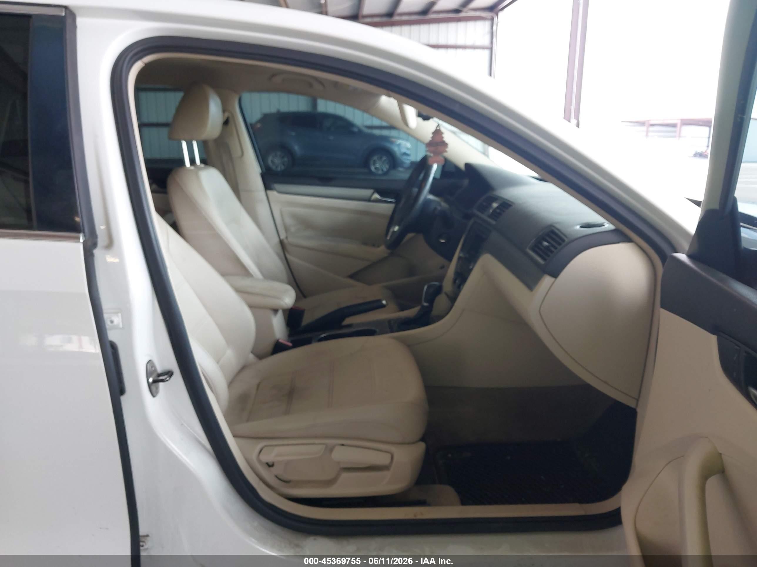 2014 Volkswagen Passat 1.8t Se White vin: 1VWBS7A30EC075174