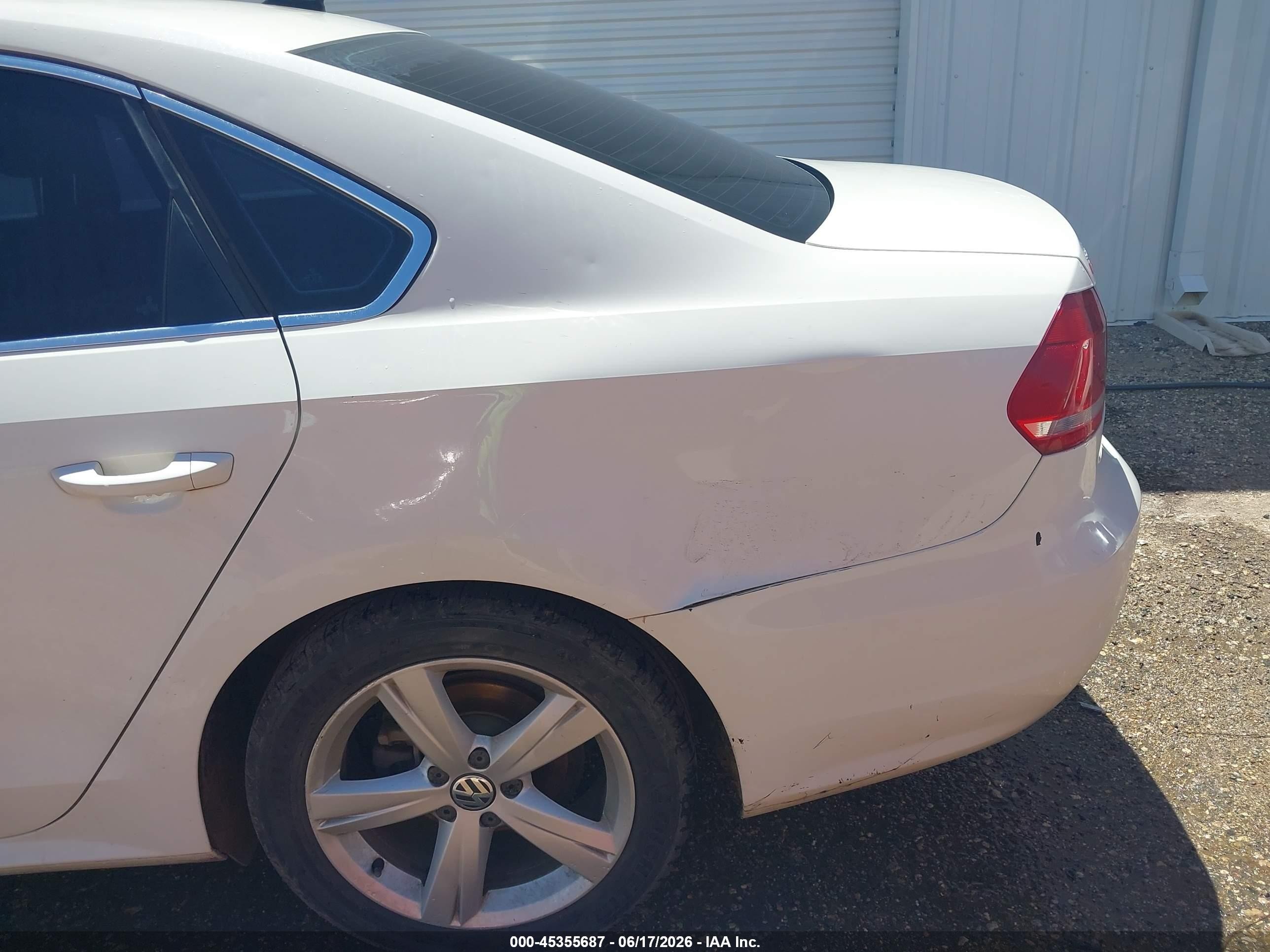 2014 Volkswagen Passat 1.8t Se White vin: 1VWBS7A30EC115205