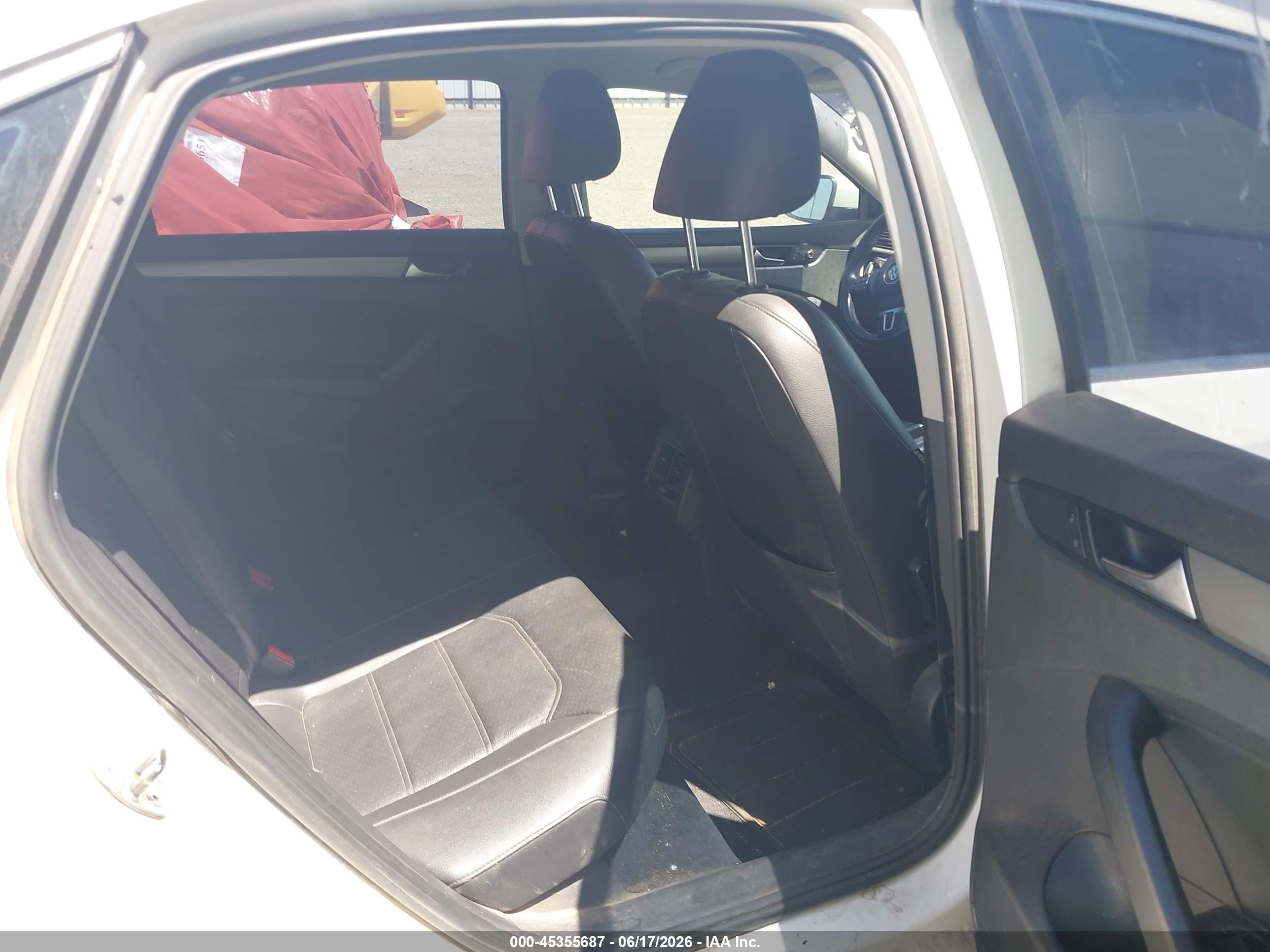 2014 Volkswagen Passat 1.8t Se White vin: 1VWBS7A30EC115205