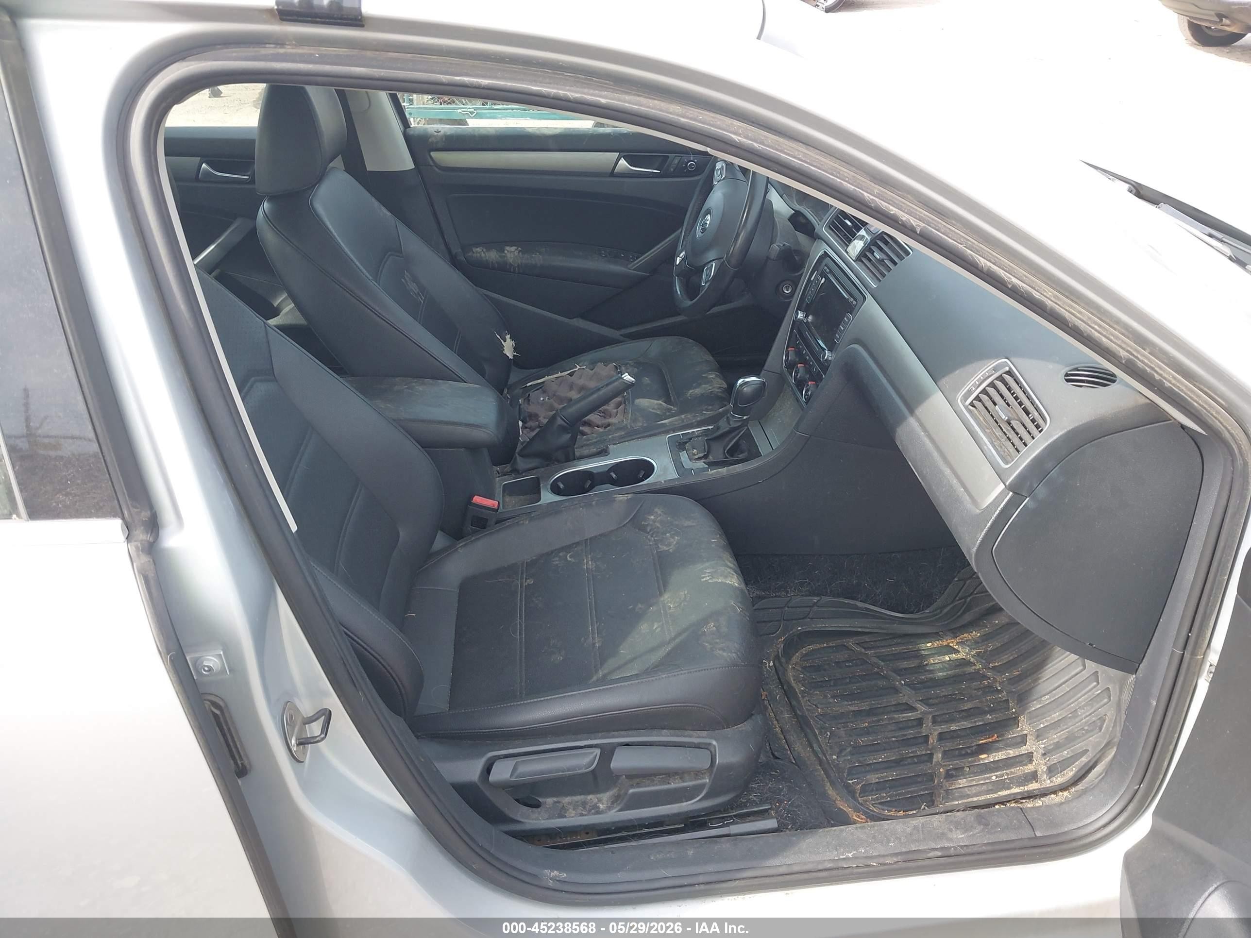 2014 Volkswagen Passat 1.8t Se Silver vin: 1VWBS7A30EC116001