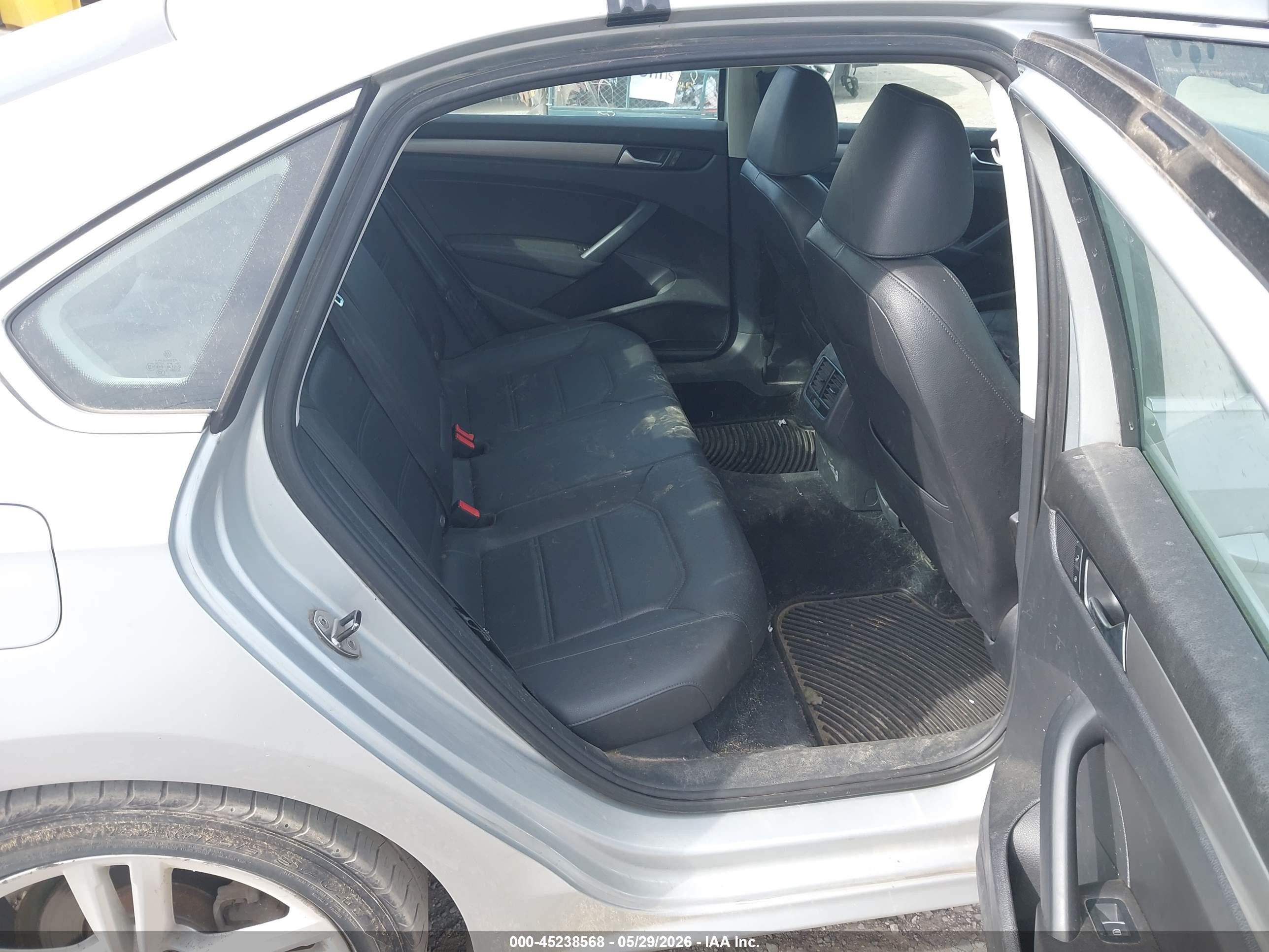 2014 Volkswagen Passat 1.8t Se Silver vin: 1VWBS7A30EC116001