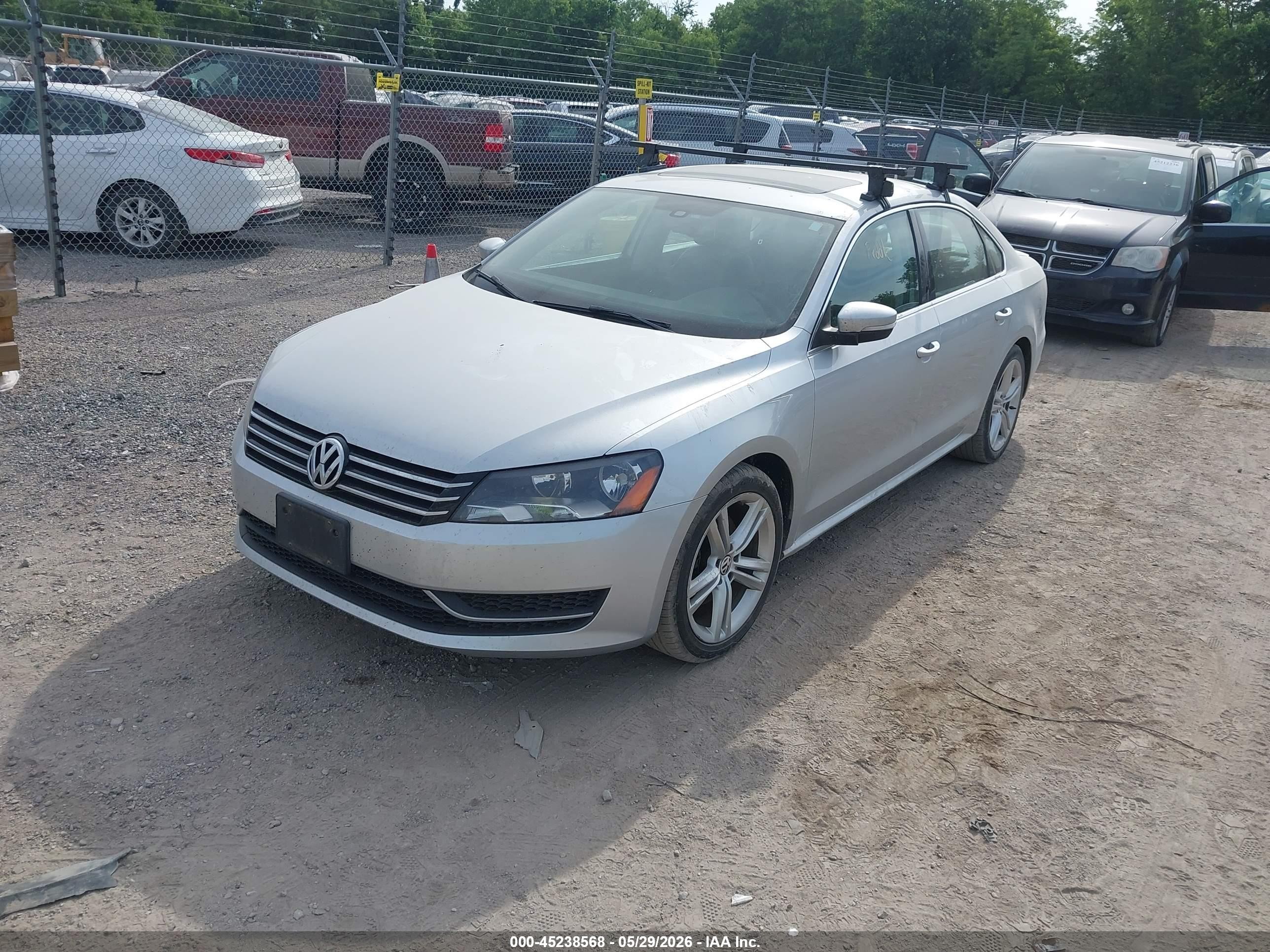 2014 Volkswagen Passat 1.8t Se Silver vin: 1VWBS7A30EC116001
