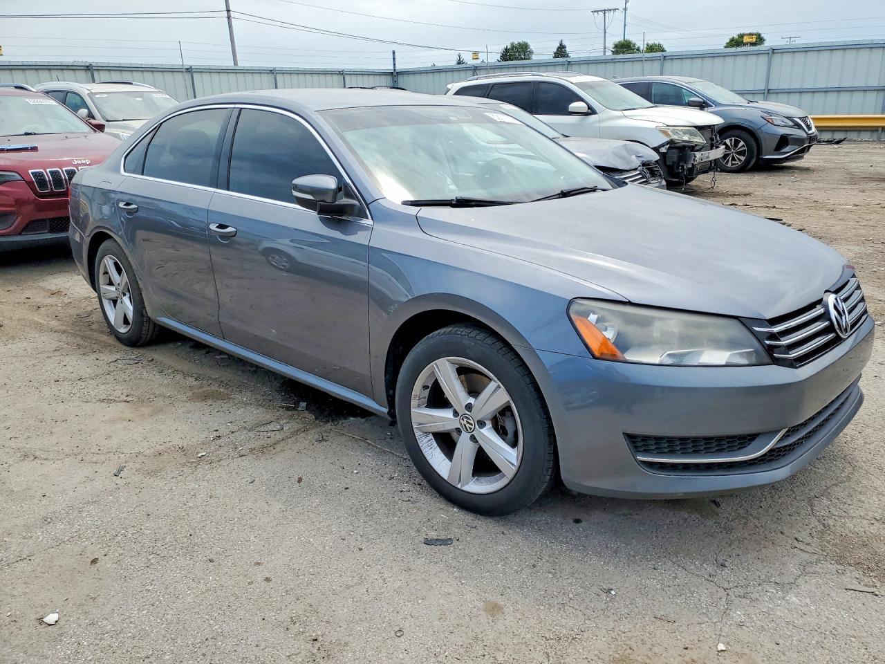 2015 Volkswagen Passat Se Gray vin: 1VWBS7A30FC027921